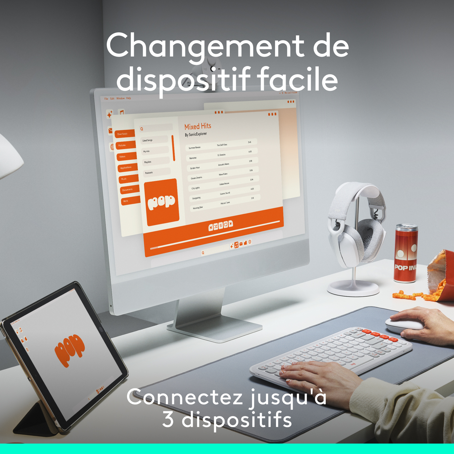 Une imprimante blanche avec écran couleur et un téléphone à côté.