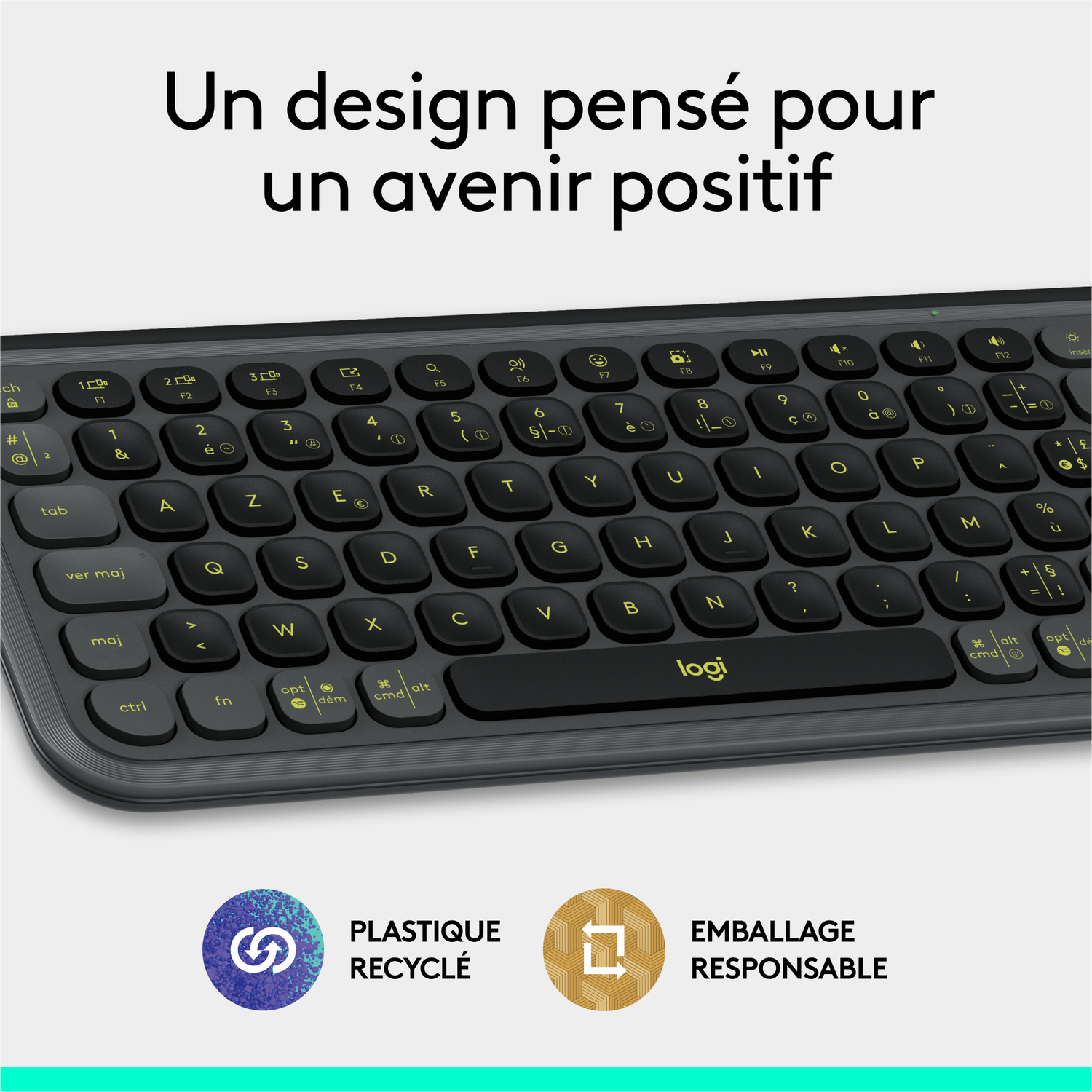 Clavier noir et gris avec touches jaunes et logos sur fond noir.