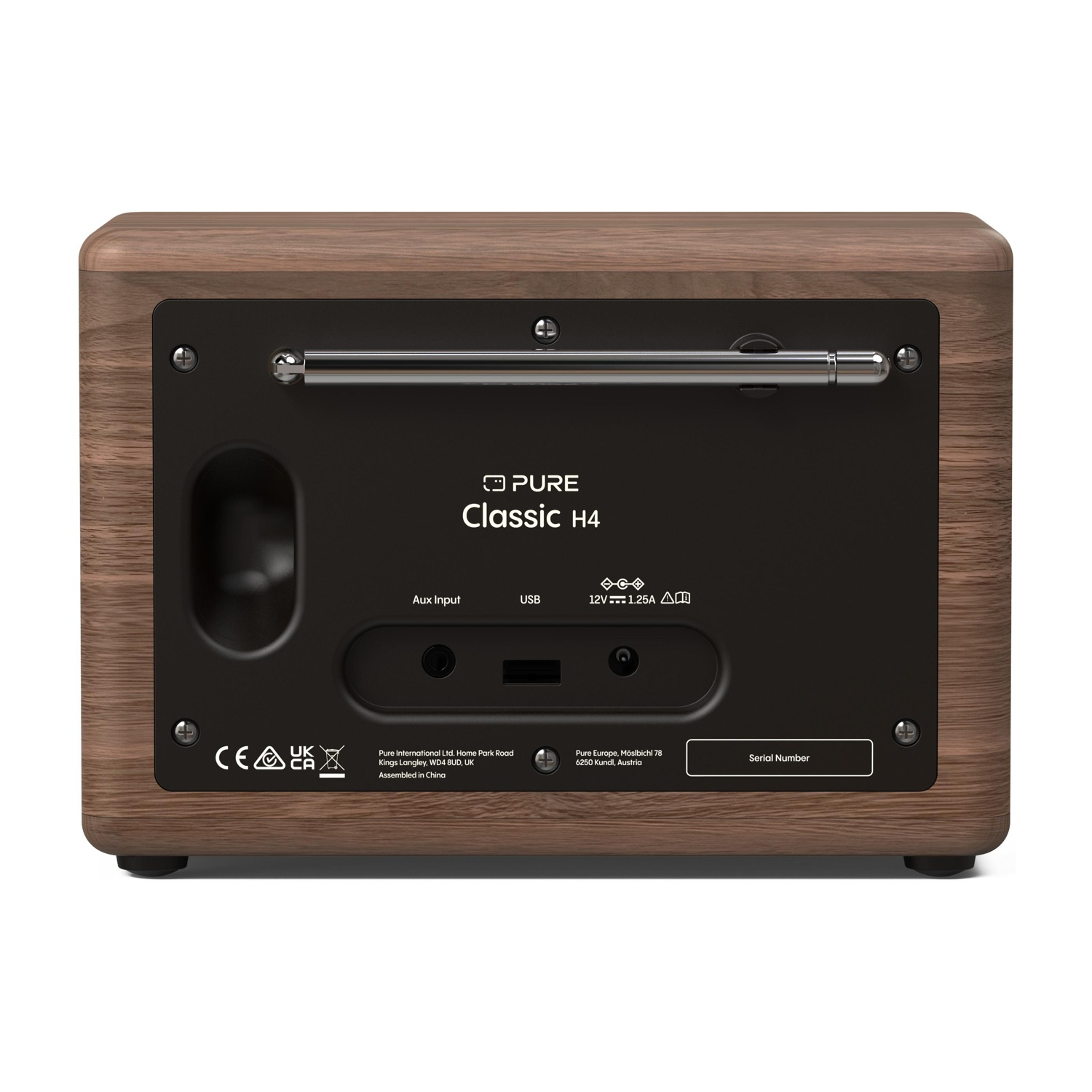 Vista posteriore di una radio in legno. Ha un pannello nero con ingressi e un'antenna argentata.