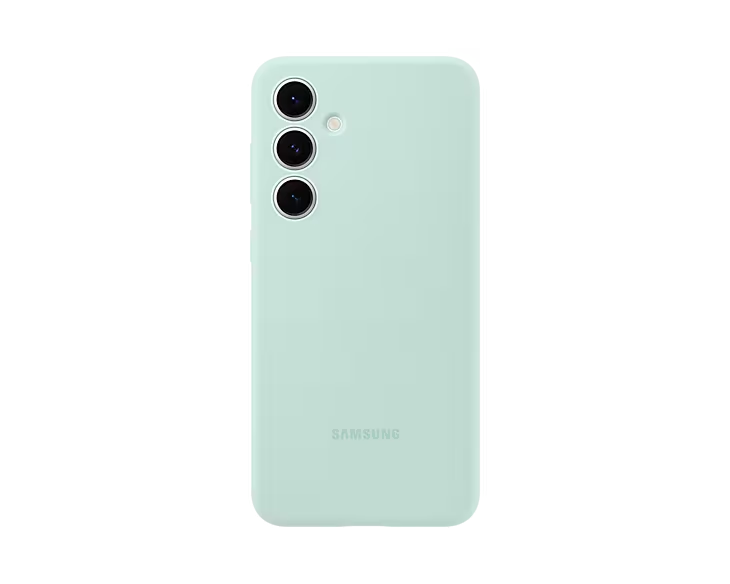 Una funda de teléfono verde claro con tres lentes de cámara y el nombre de la marca.