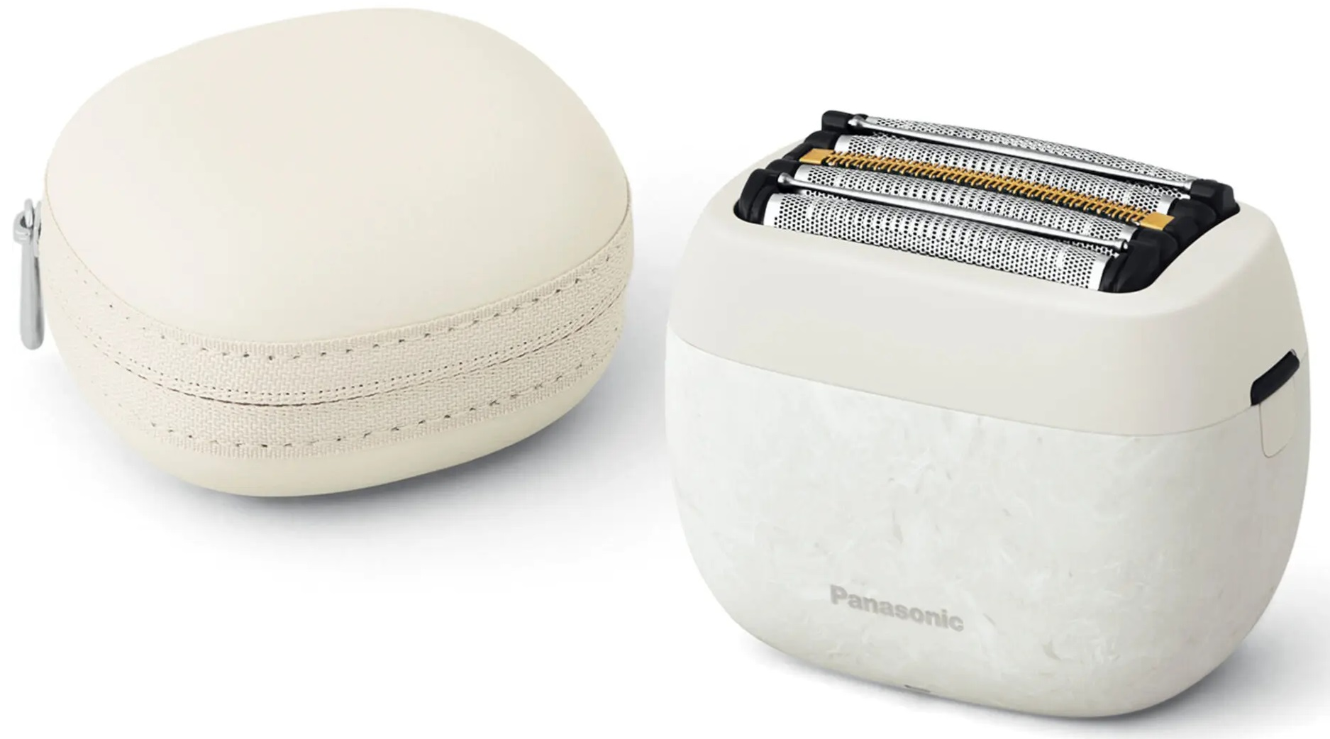 Biała golarka elektryczna i etui obok na białej powierzchni.