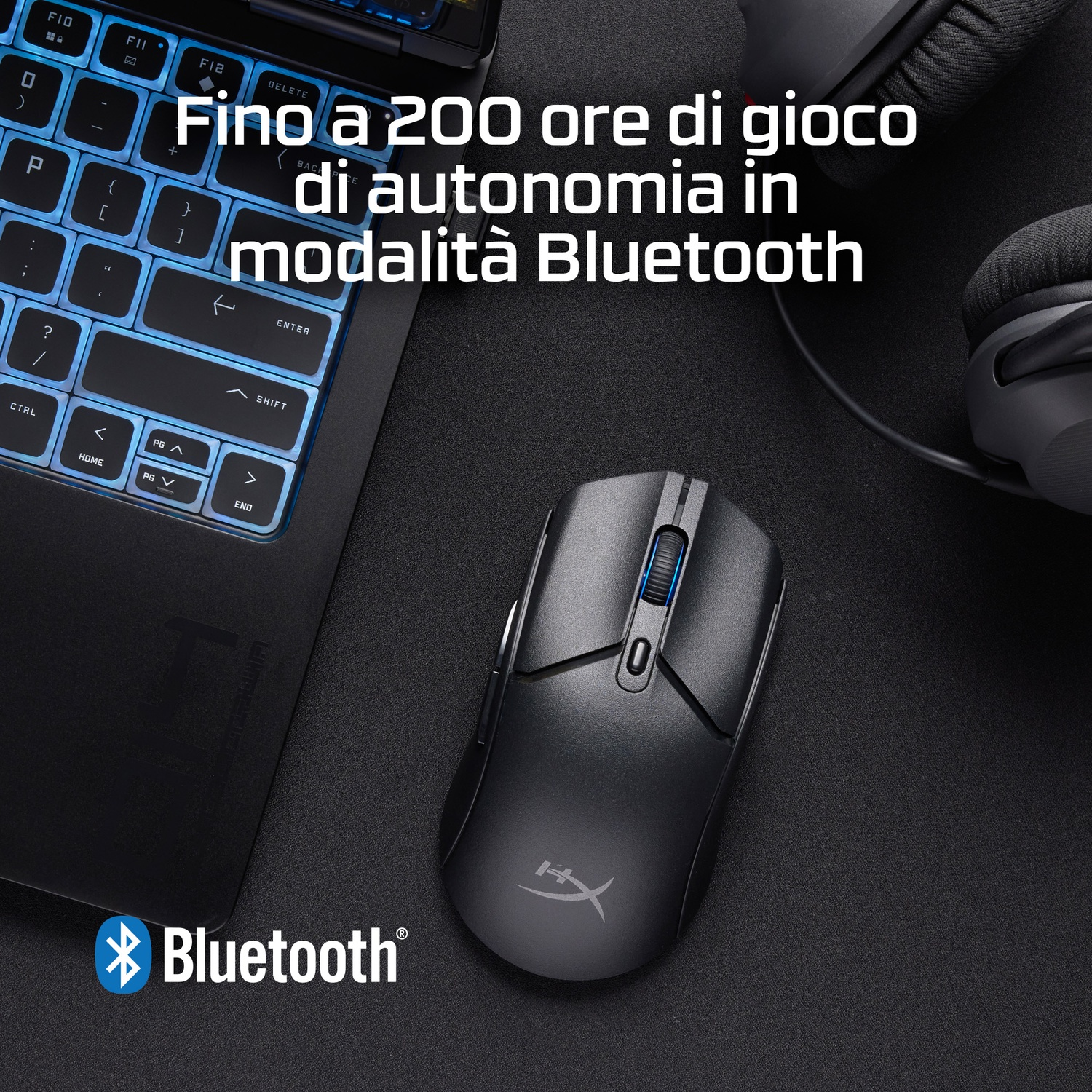 Mouse da gaming nero e tastiera del laptop. Logo Bluetooth in basso.