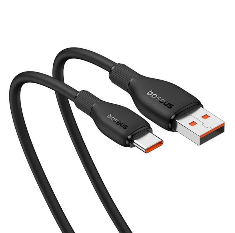 Baseus'tan siyah USB-C - USB kablosu beyaz arkaplanda, konektörlerde turuncu vurgularla.