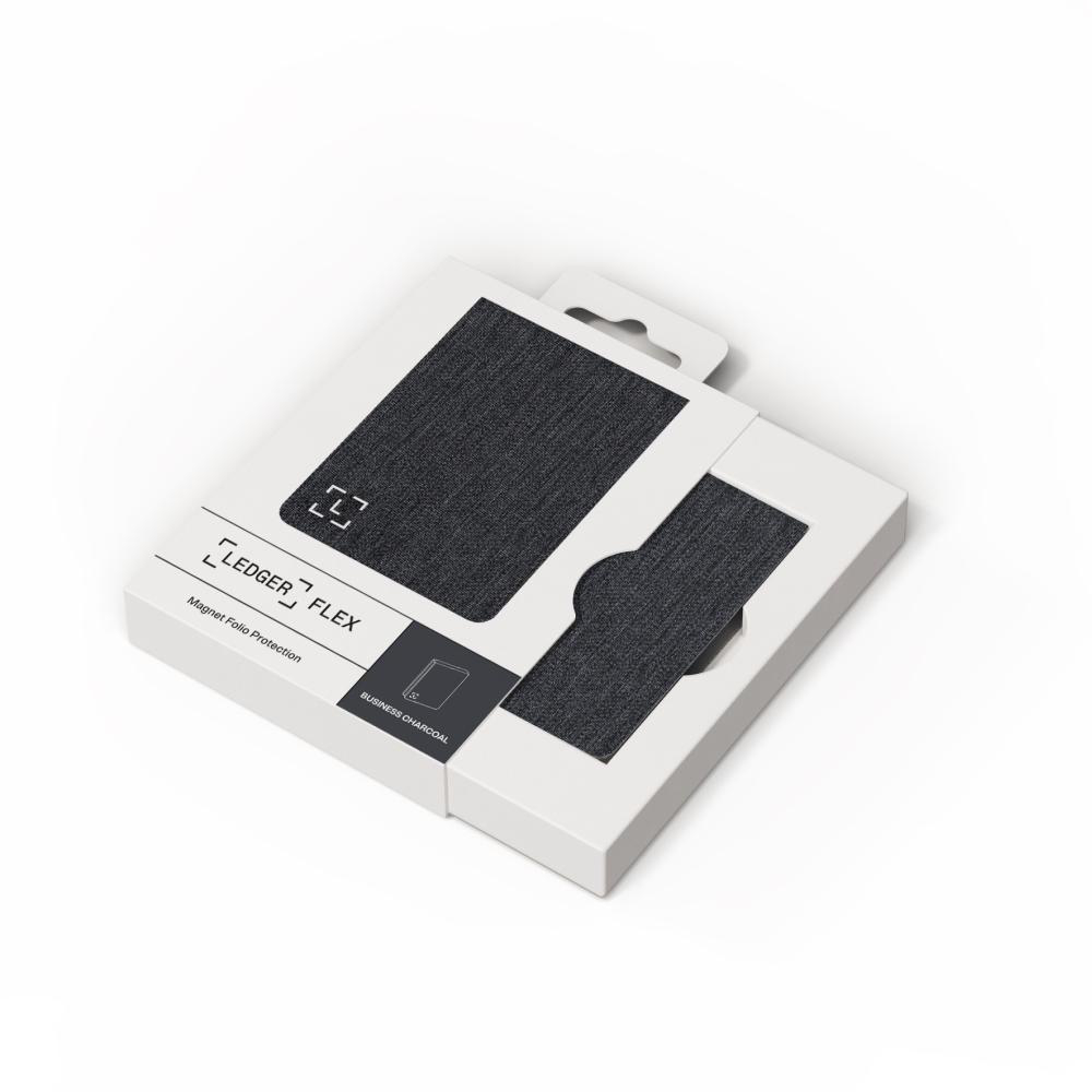 Eine weiße Box mit einer Brieftasche darin, beschriftet mit 'Ledger Flex'.