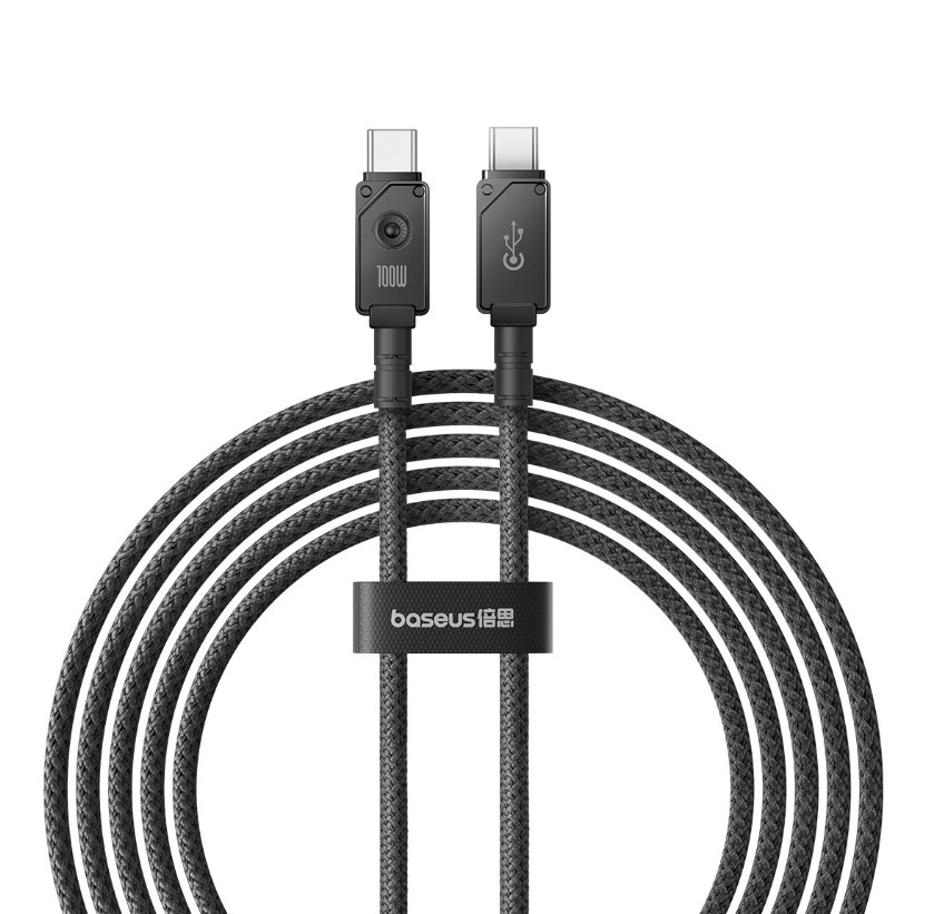 Konnektörlü iki siyah USB-C kablosu, siyah bir bant ve beyaz bir arka plan.