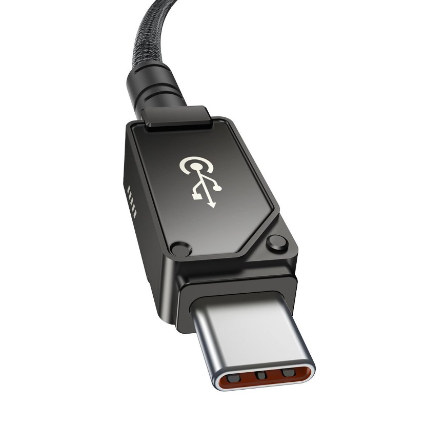 USB sembolü olan siyah bir USB-C kablo konektörünün yakın çekimi. Kablo siyah ve dokuludur.