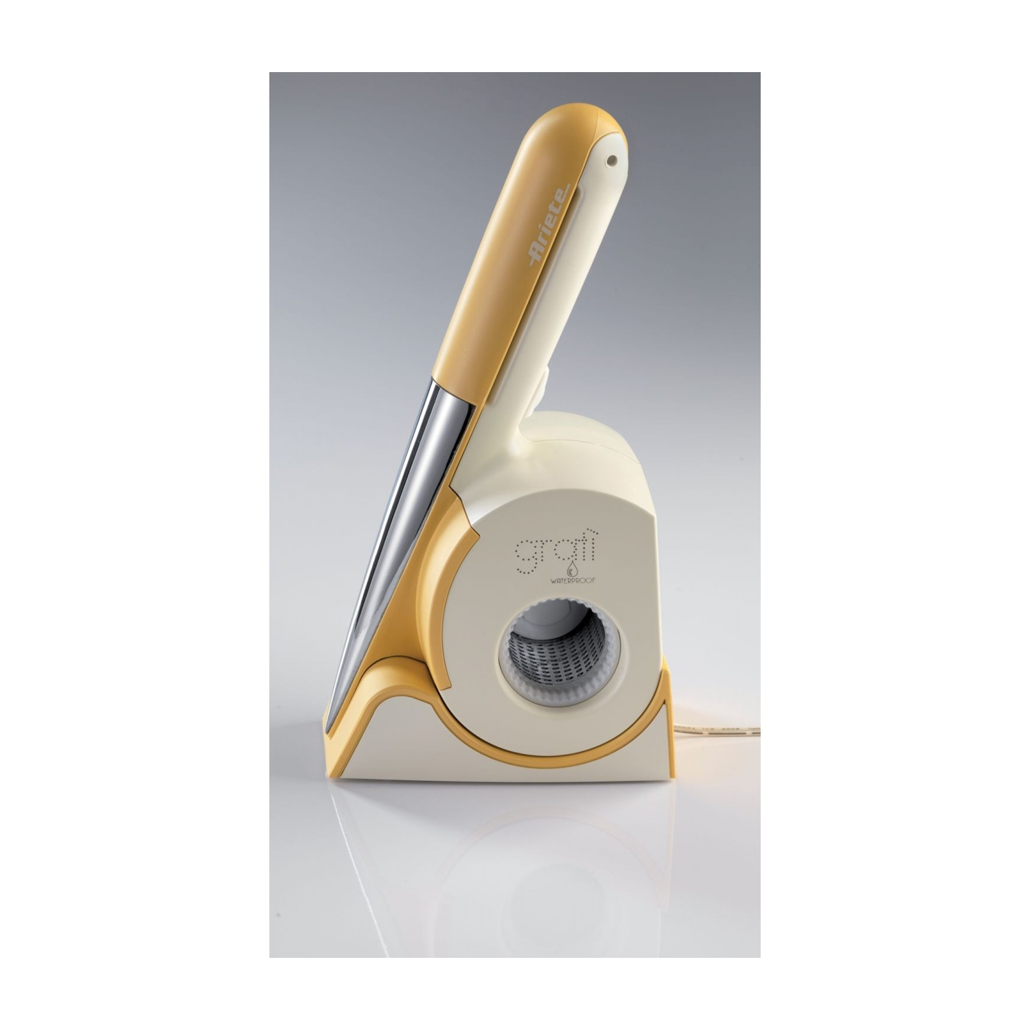 Grattugia con design giallo e bianco, su superficie bianca. Il marchio Ariete è visibile.