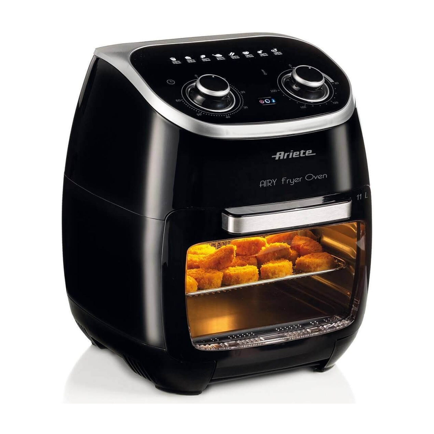 Forno friggitrice ad aria nero con cibo all'interno e manopole di controllo sopra.