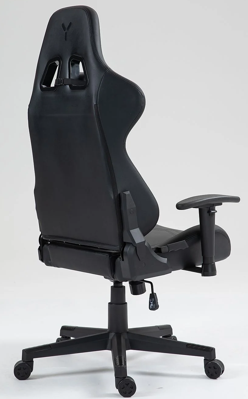 Fekete gamer szék hátulról, fehér háttérrel.