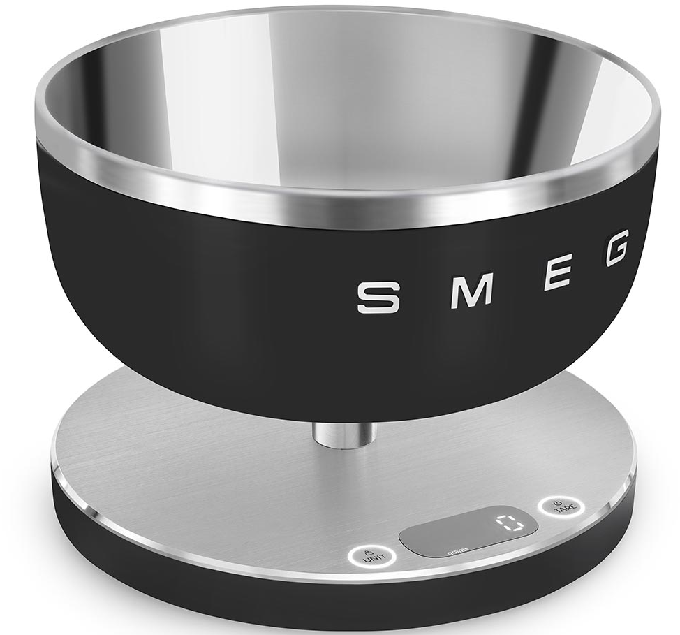 Une balance à bol SMEG noire et argentée, avec un bol au-dessus et un affichage numérique.