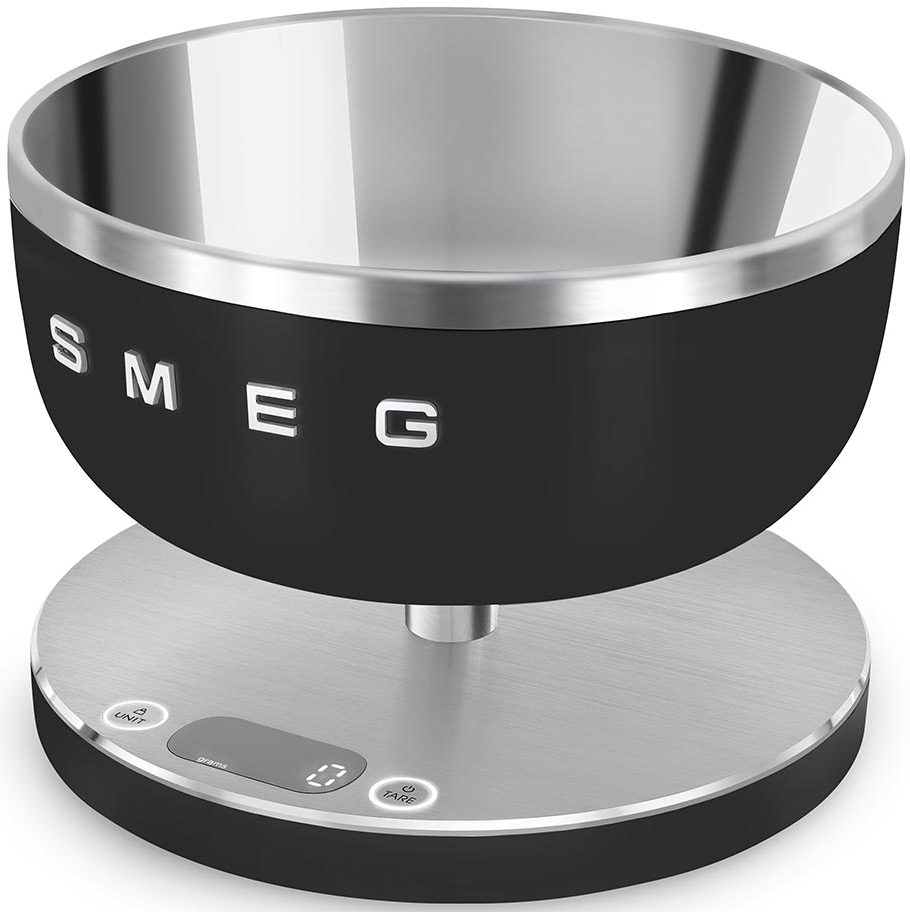 Balance SMEG noire et acier inoxydable avec un bol dessus.