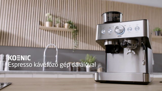 Ezüst eszpresszó gép darálóval és különböző gombokkal.