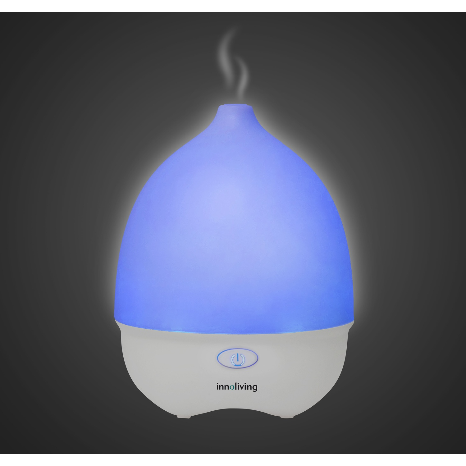 Un diffusore per aromaterapia bianco e blu con vapore ascendente.