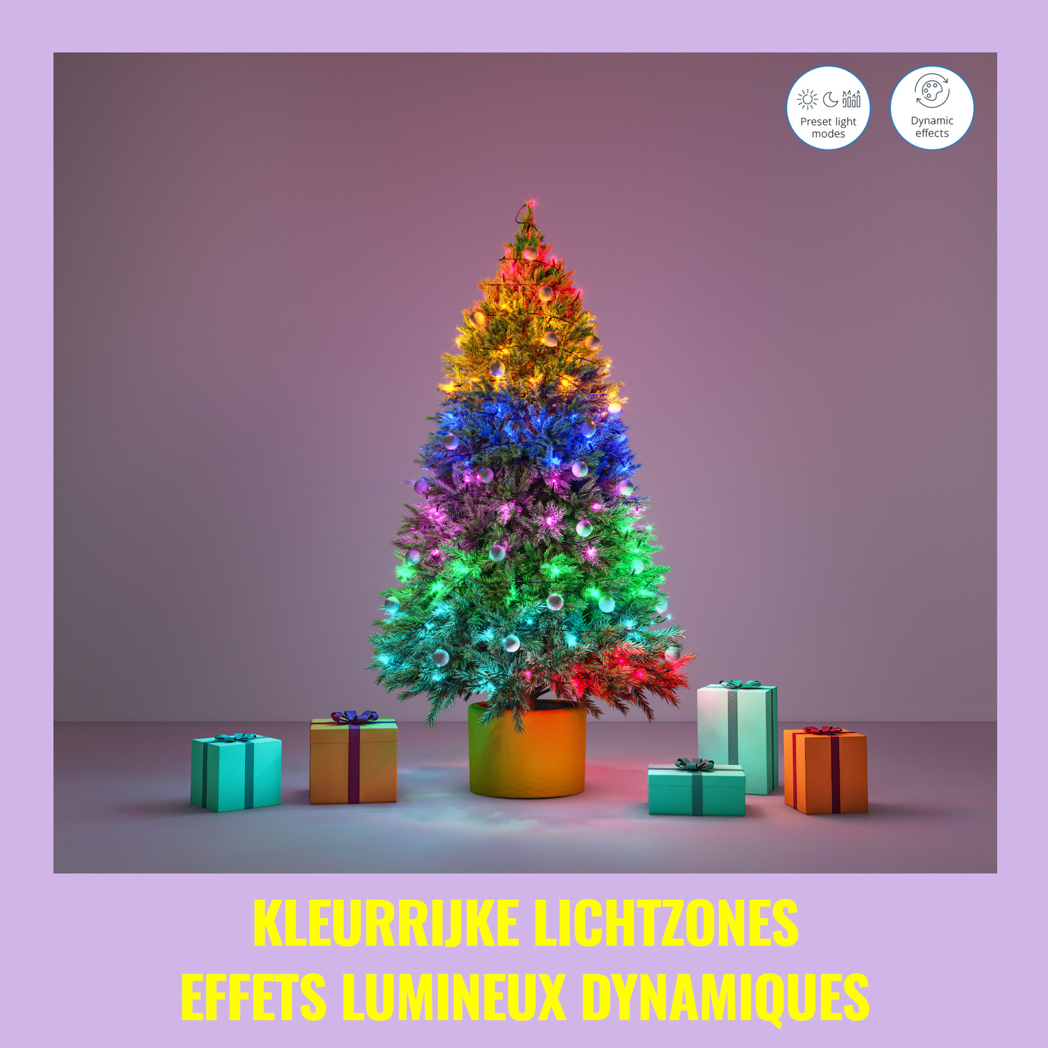 Un arbre de Noël décoré avec des lumières colorées et des cadeaux en dessous, avec du texte en néerlandais.