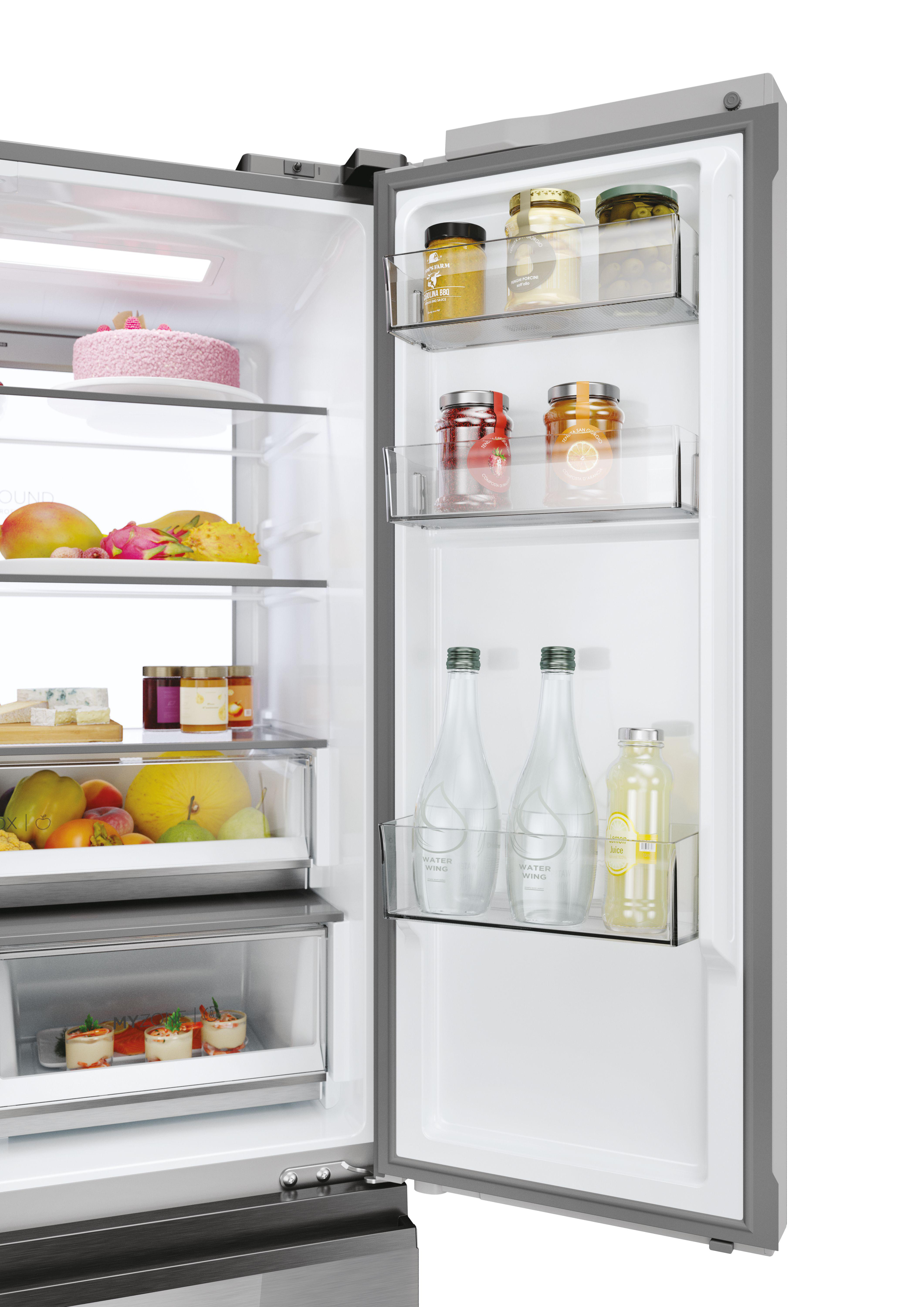 Offener Kühlschrank mit Lebensmitteln in den Regalen. Gläser, Flaschen und ein Kuchen. Nahaufnahme.