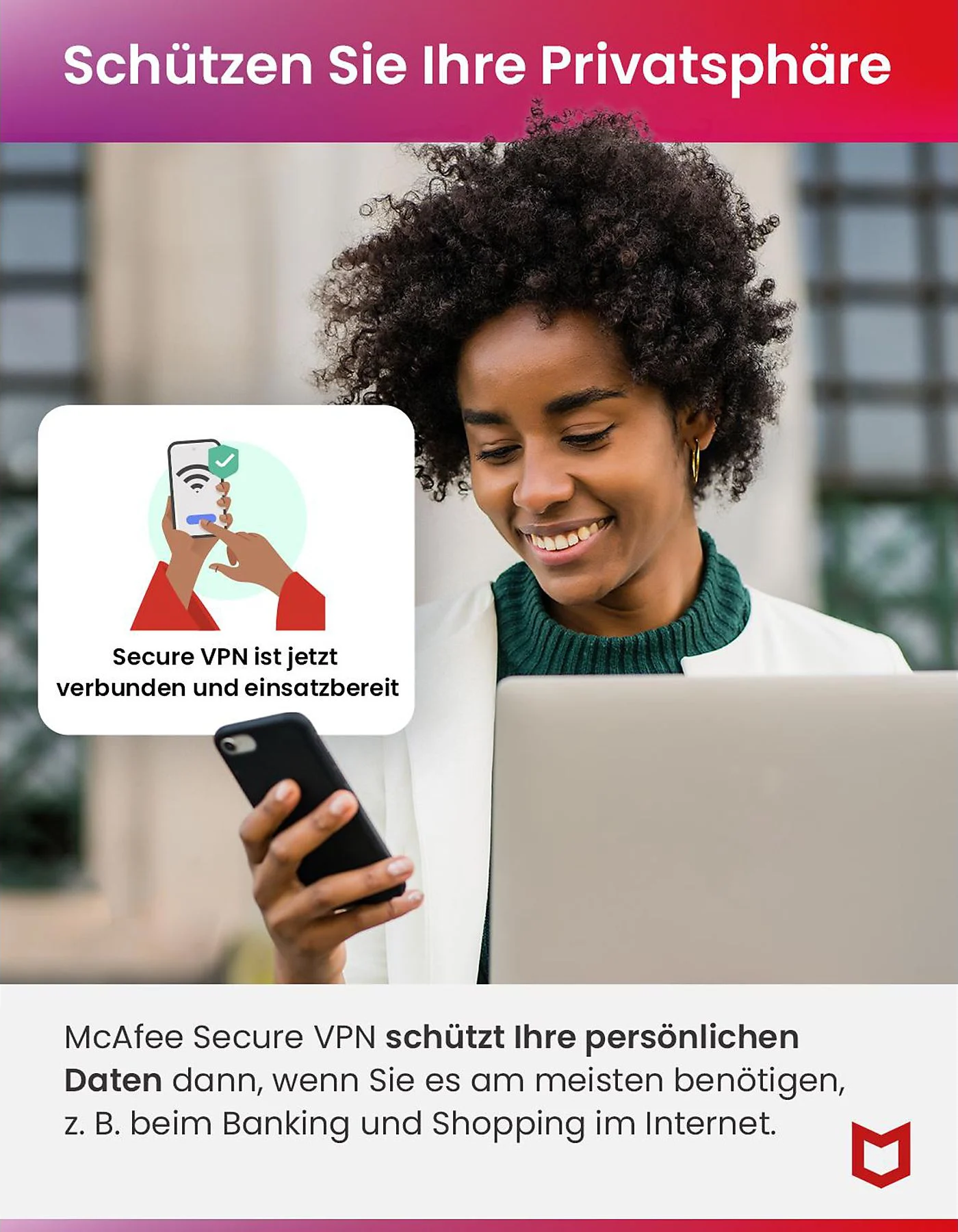 Femme avec ordinateur portable utilisant un VPN, avec un téléphone montrant une connexion VPN sécurisée.