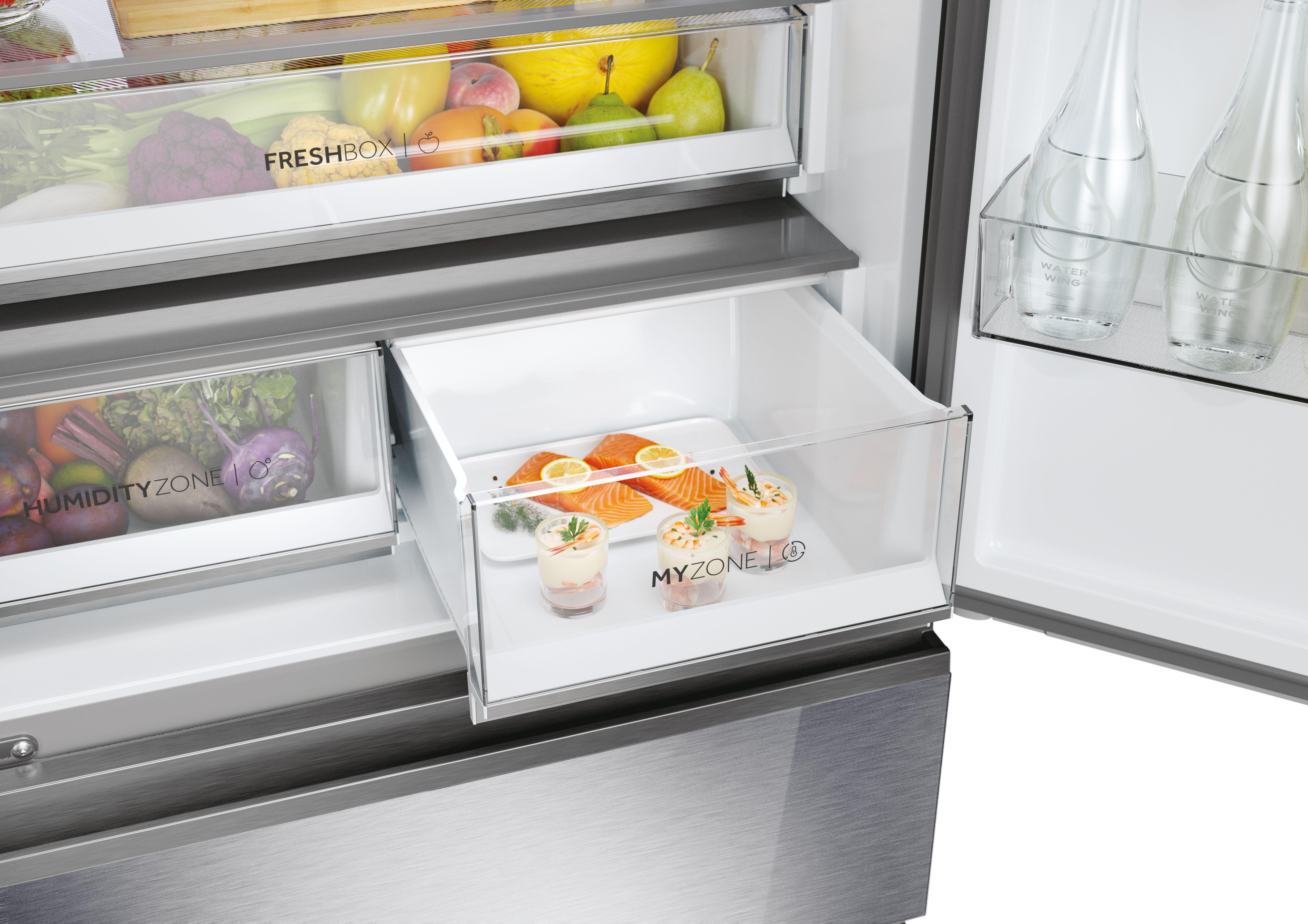 Kühlschubladen geöffnet, mit Lebensmitteln: Lachs, Vorspeisen und Produkte in verschiedenen Zonen.