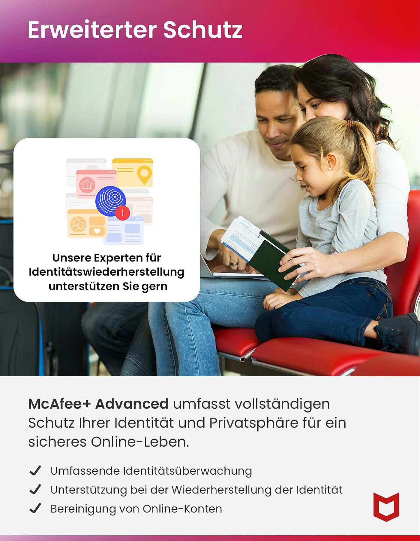 Eine Familie schaut am Flughafen auf einen Laptop. Text: 'Erweiterter Schutz' und Informationen zu McAfee+.