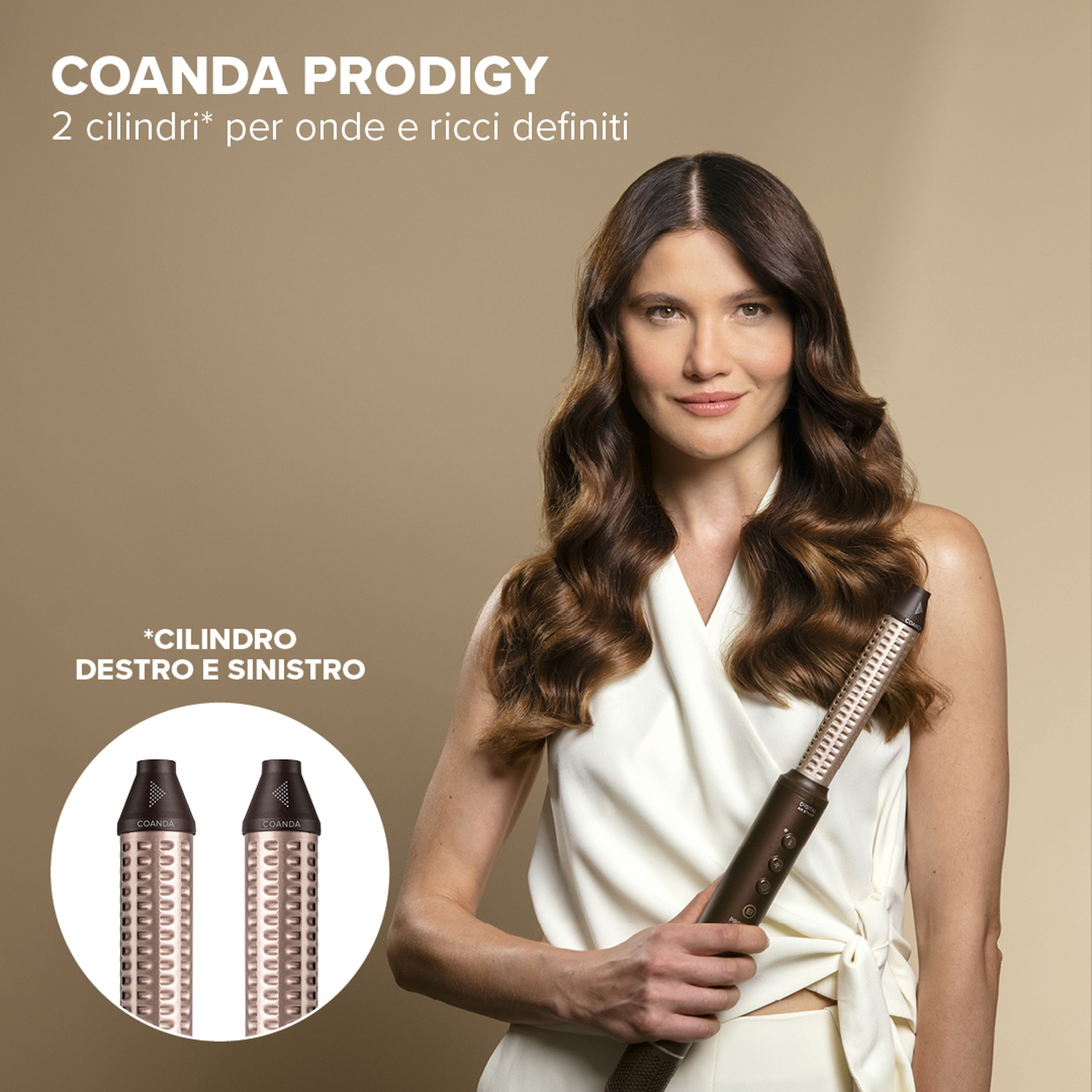 Donna che tiene uno strumento per lo styling dei capelli, con due strumenti alternativi a sinistra.