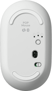 Egy fehér Logitech POP egér alja, gombokkal és kapcsolóval.