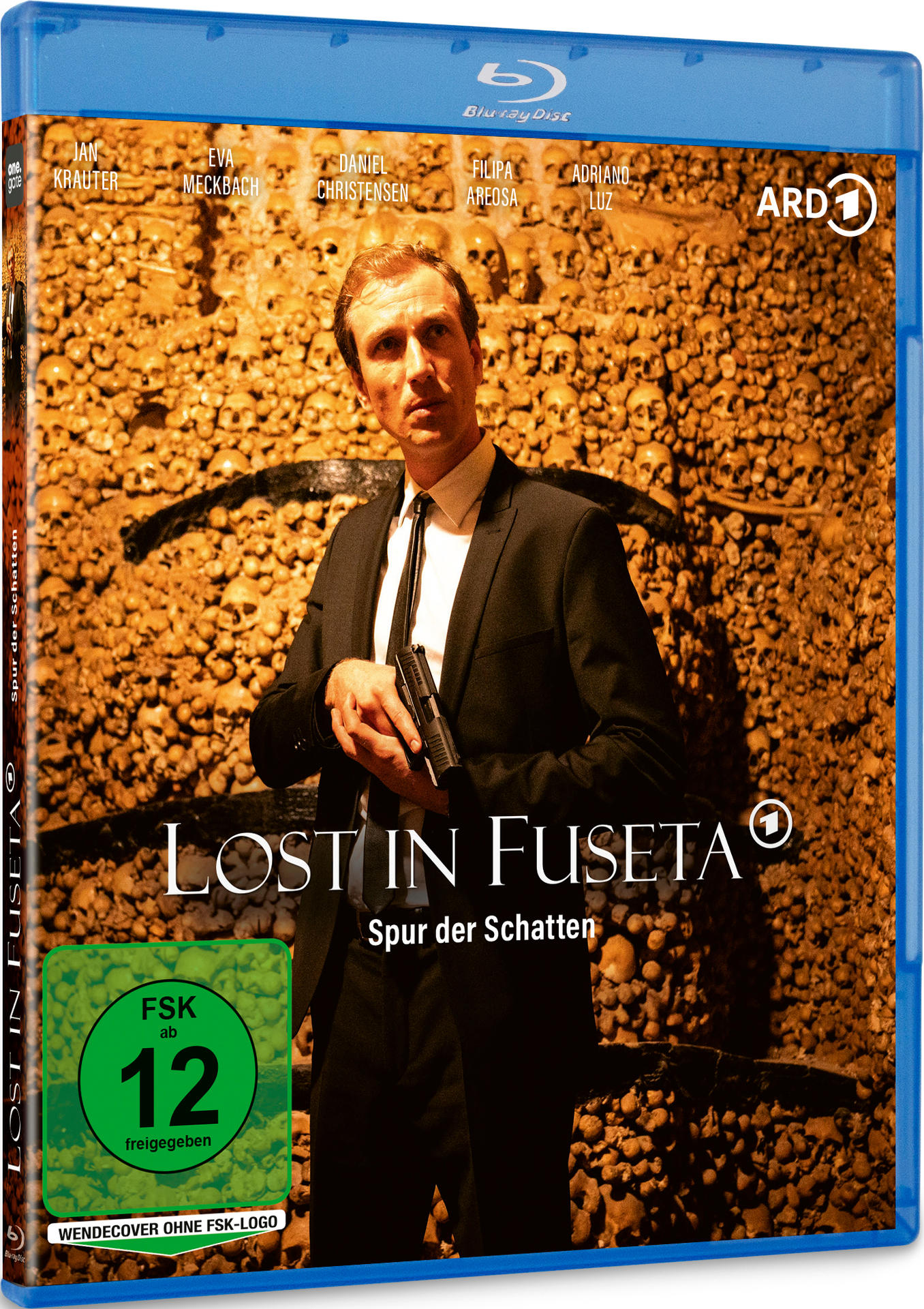 Blu-ray-Disc des Films 'Lost in Fuseta'. Ein Mann im Anzug mit einer Pistole ist auf dem Cover.