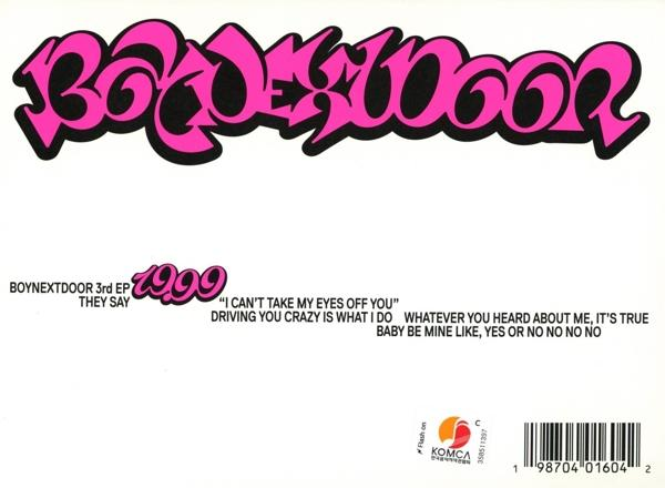 Albumcover mit pinkfarbenem Text auf Weiß, mit dem Namen 'BOYNEXTDOOR' und Trackliste.