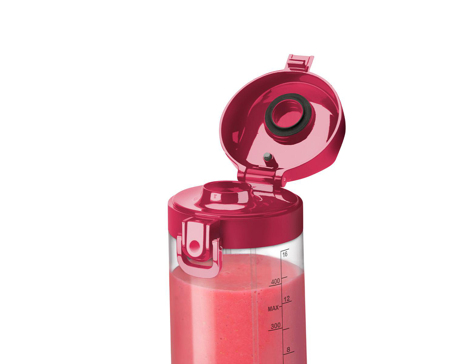Eine rote Mixflasche mit offenem Deckel, die einen rosa Smoothie zeigt.