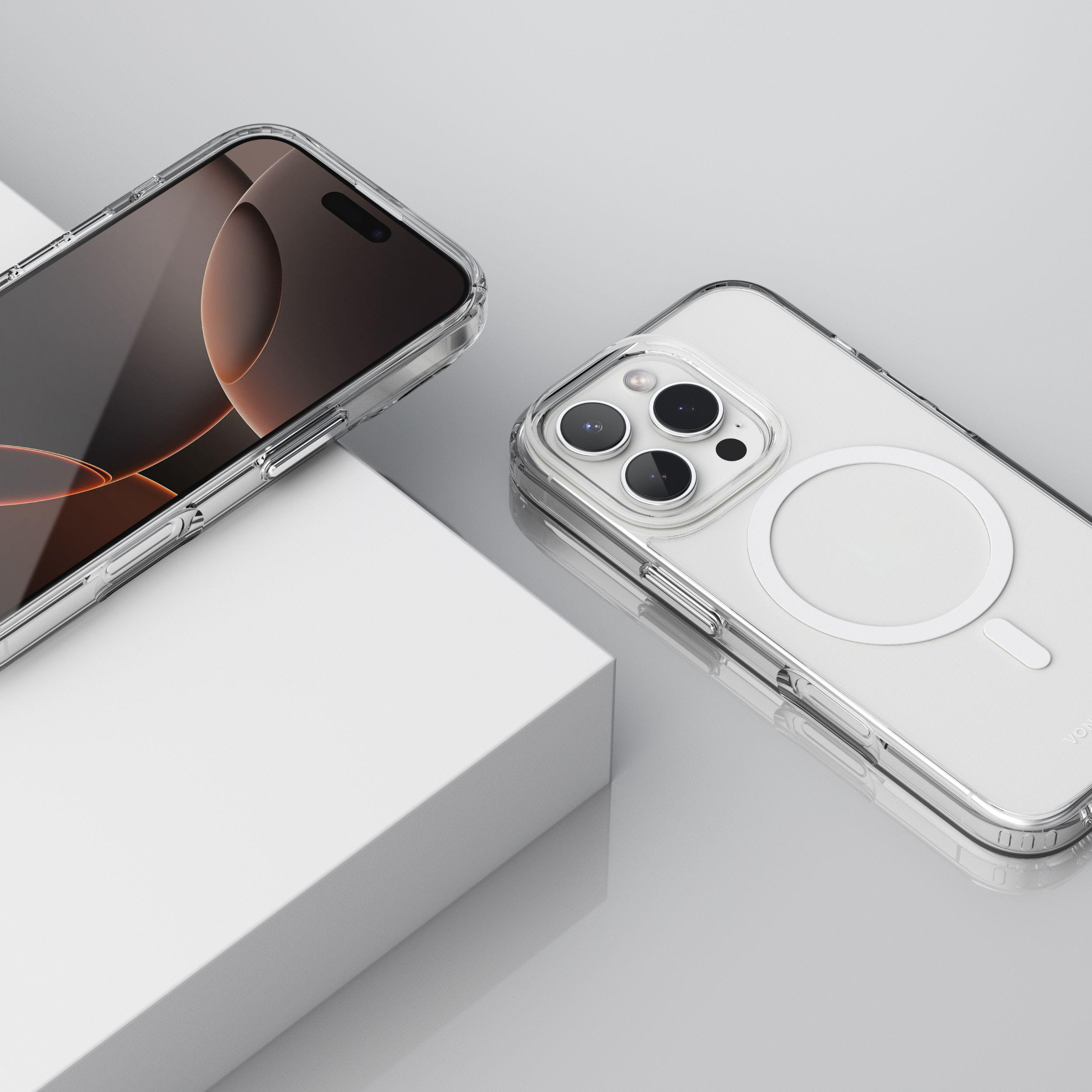 Zwei transparente Handyhüllen mit Handys, weißer Hintergrund mit weißer Box.