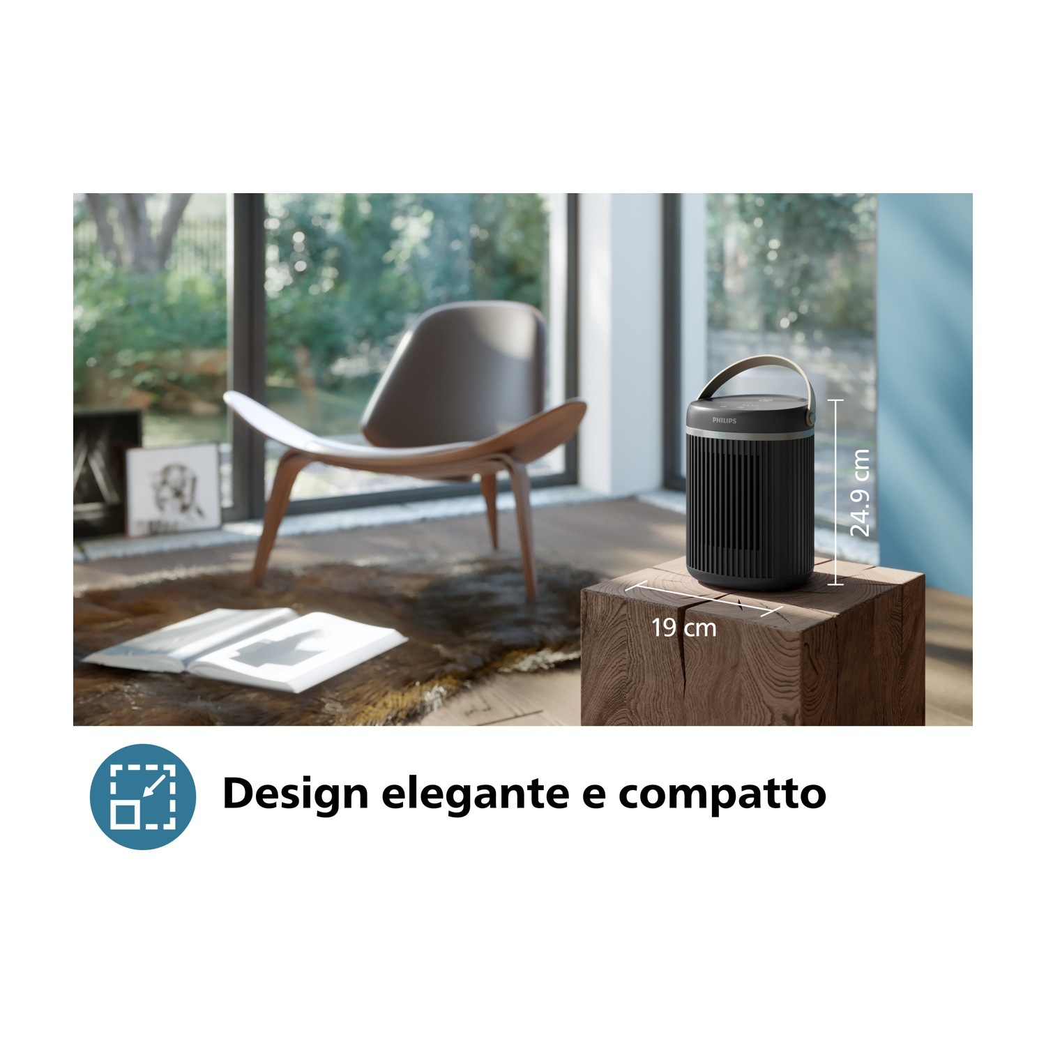 Un purificatore d'aria nero su un blocco di legno, in una stanza luminosa con finestra e sedia.