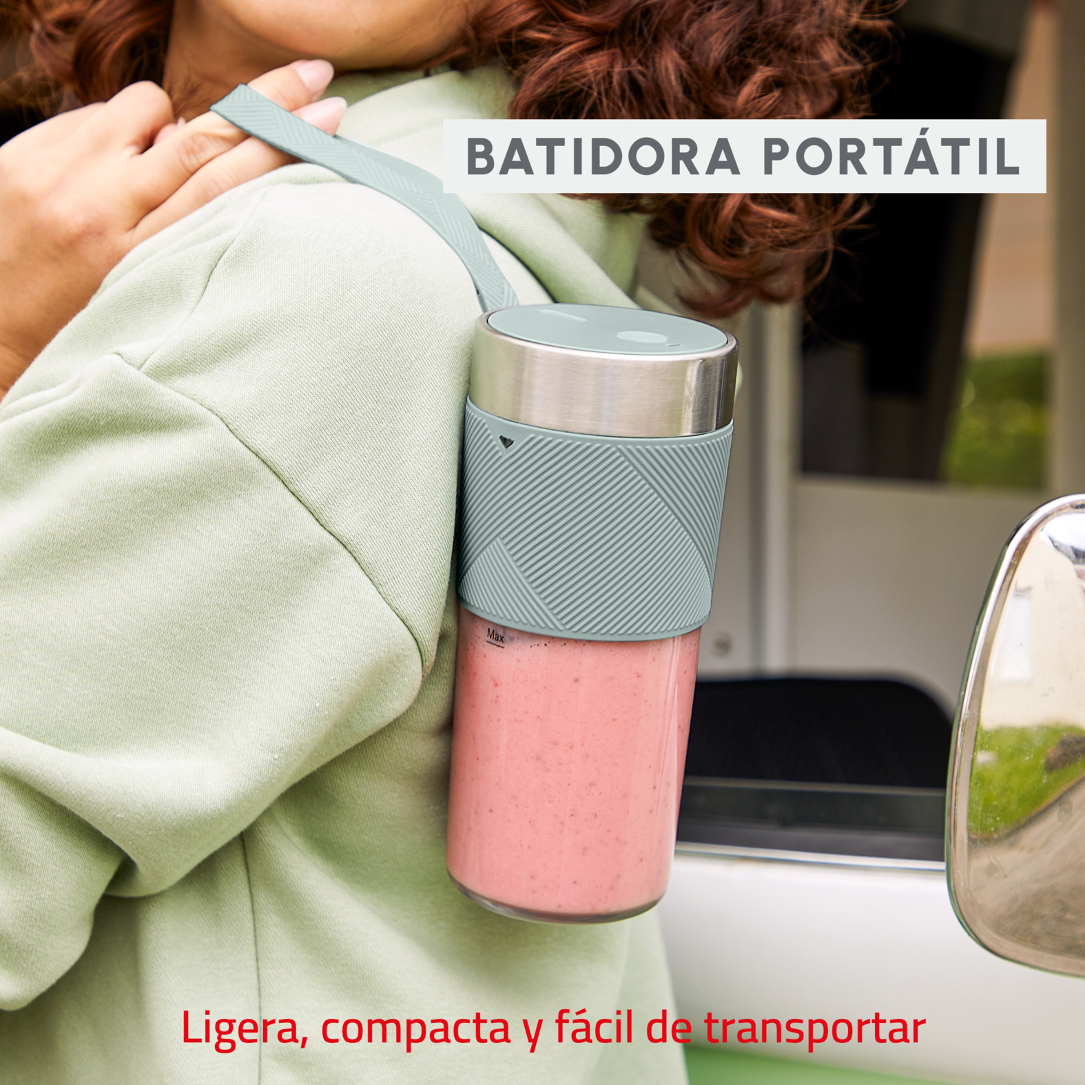 Mujer con batidora. Texto dice "Batidora portátil" y "Ligera, compacta y fácil de transportar"