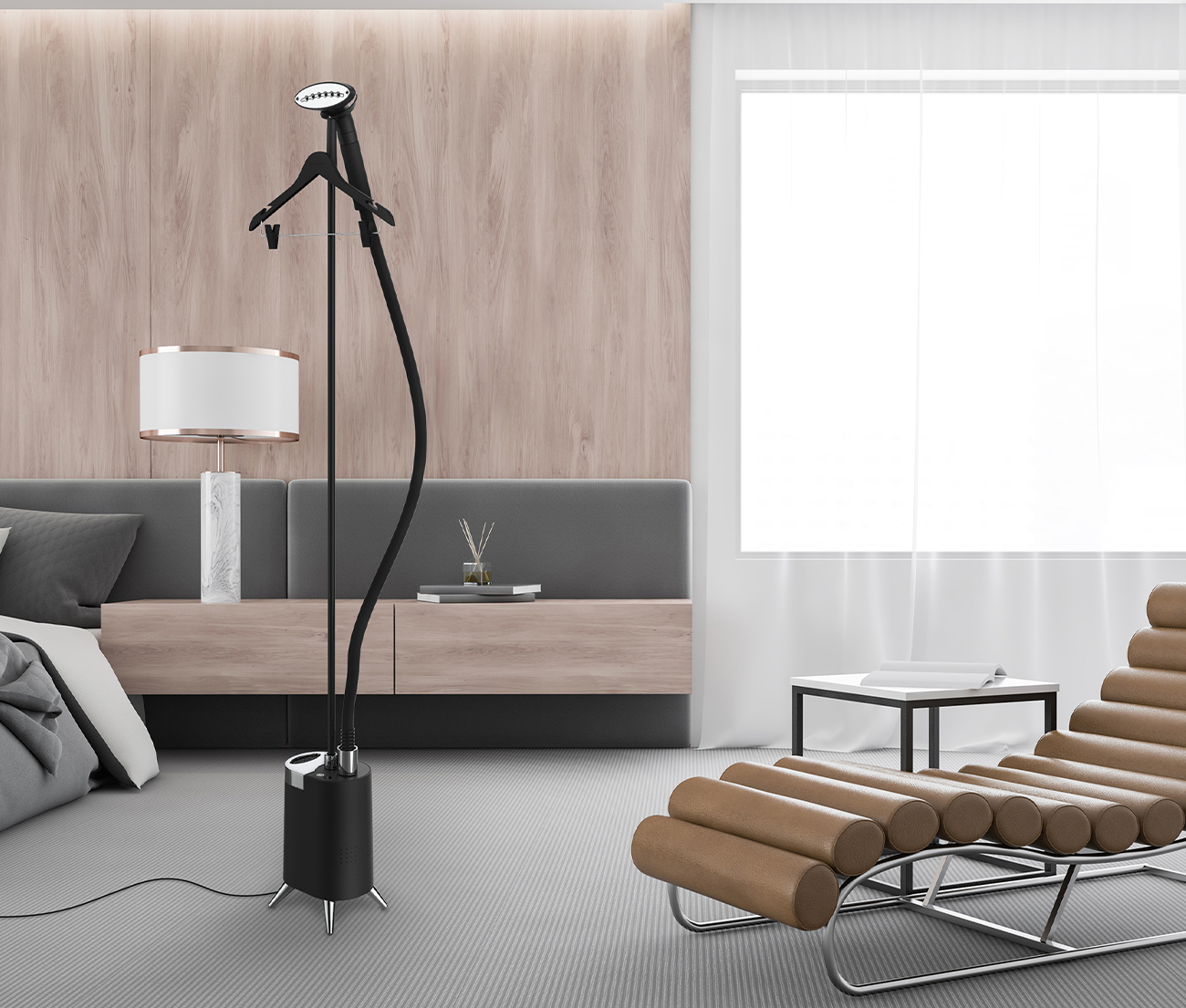 Un défroisseur noir dans une chambre, avec un lit, une lampe et une chaise.
