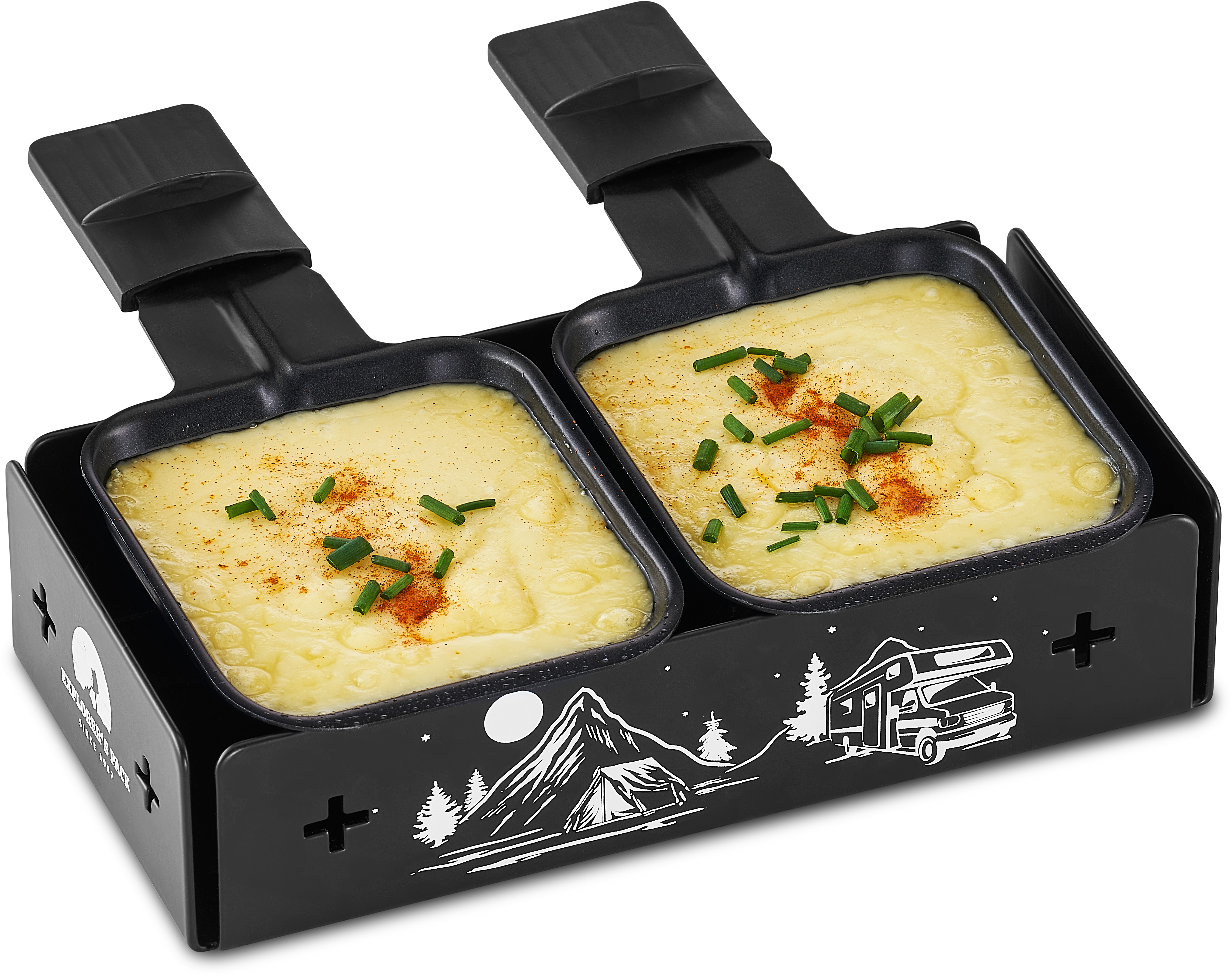 Deux poêles carrées avec fromage fondu, ciboulette et assaisonnement sur un cadre noir.