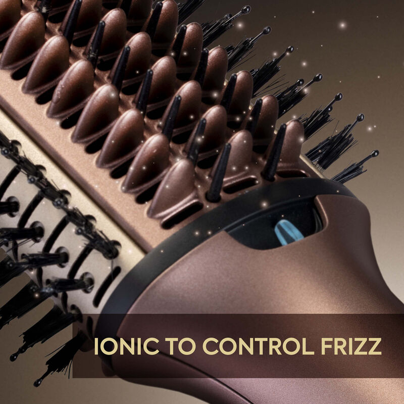 Spazzola per lo styling dei capelli. Setole marroni e nere, dettagli dorati. Testo: IONIC TO CONTROL FRIZZ.