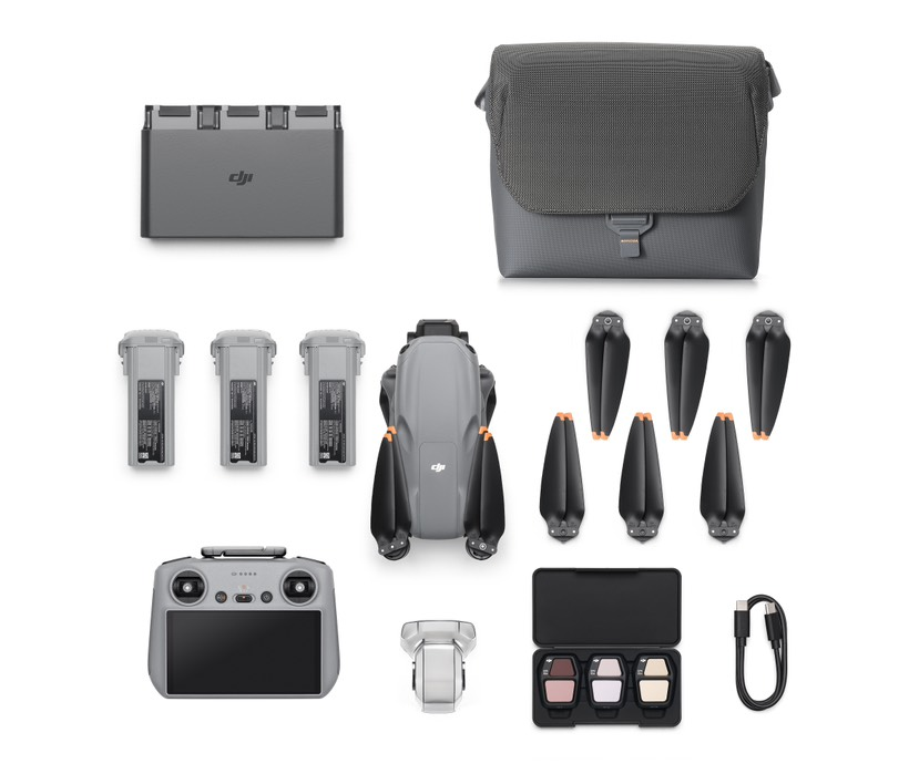 DJI-Drohne und Zubehör, einschließlich Batterien, Propellern und einer Tasche.