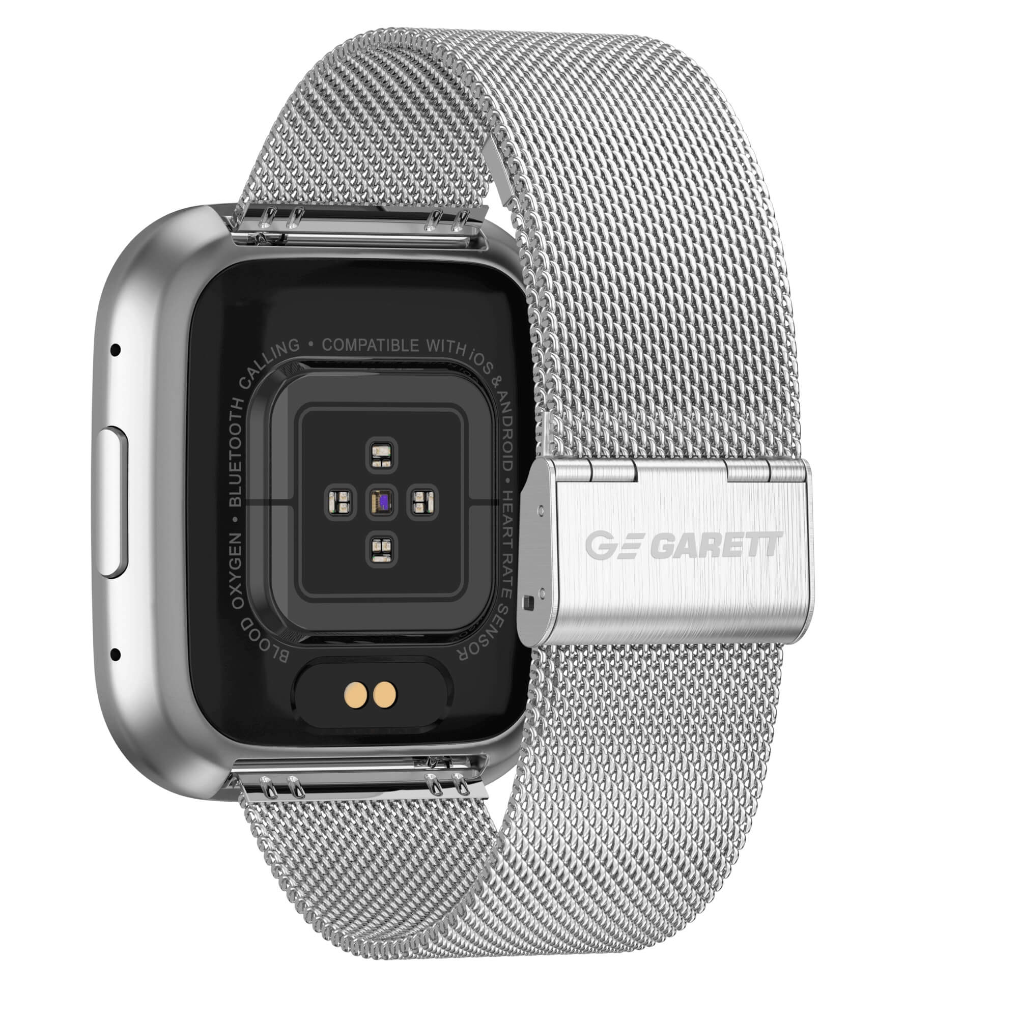 Srebrny smartwatch z siatkowym paskiem. Tył pokazuje czujniki i oznaczenia.