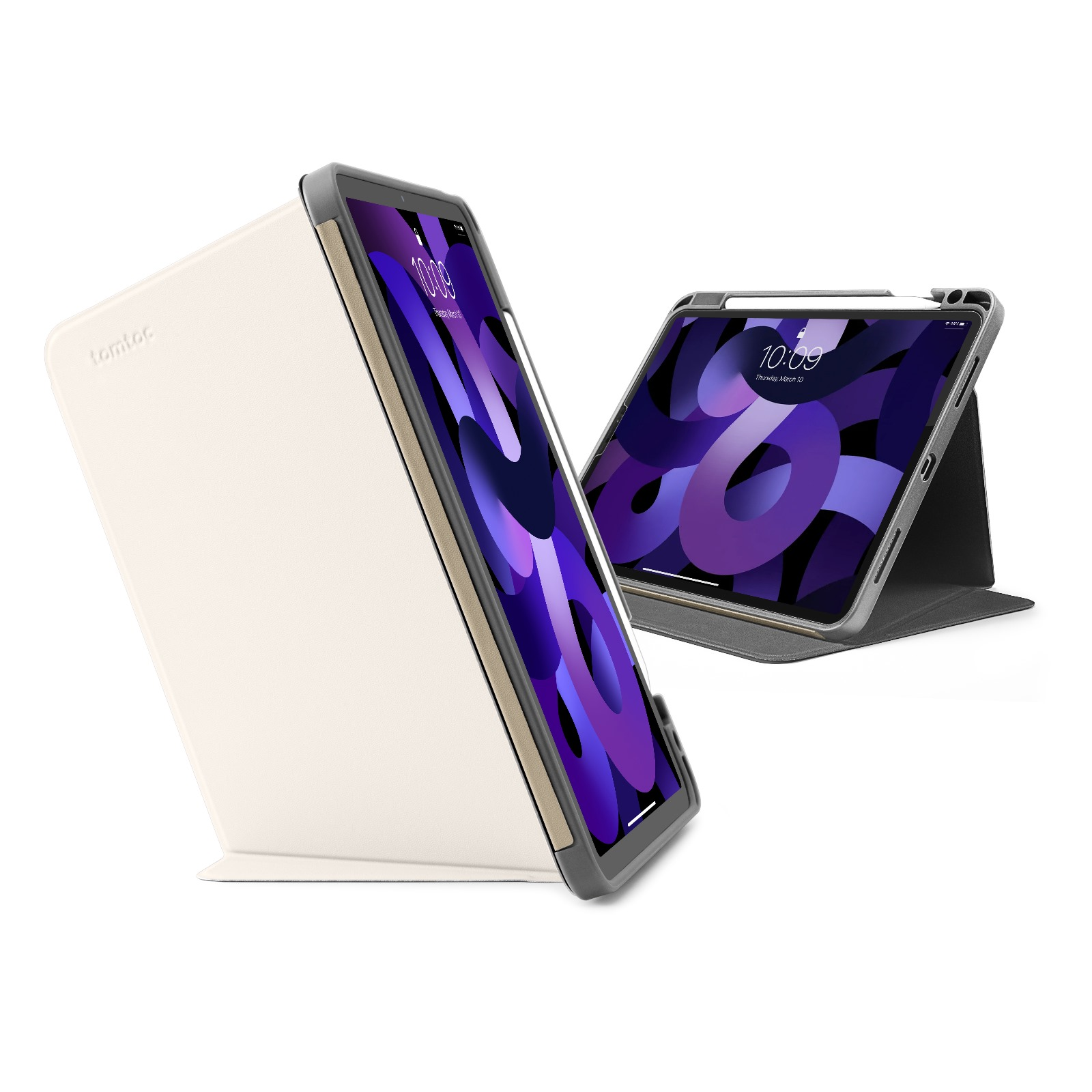 İki tablet, biri kılıfta, diğeri bir standda. Her ikisi de dijital saat gösteriyor.