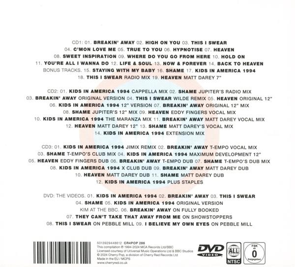 CDs und eine DVD mit Text über Musik, Künstler und das Medienlabel.