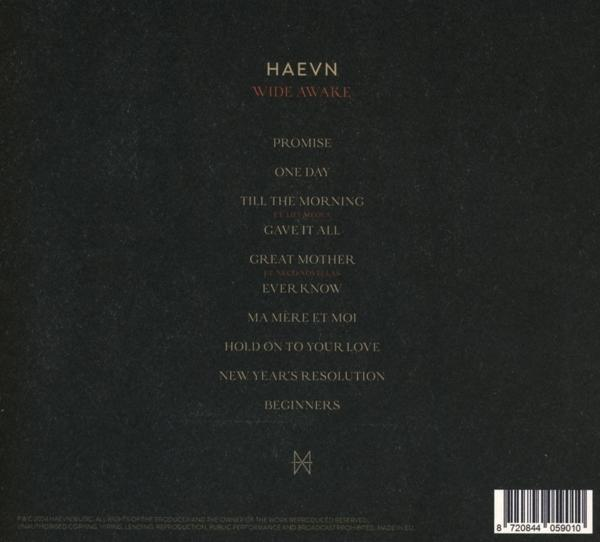 Albumcover mit Text auf dunklem Hintergrund. Listet Künstler, Albumtitel und Songtitel in weißem Text auf.