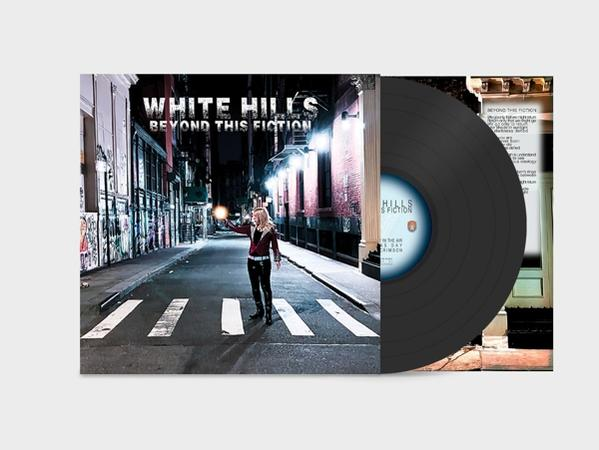 Albumcover: Frau auf Straße mit Licht, Schallplatte rechts. Text 'WHITE HILLS'.