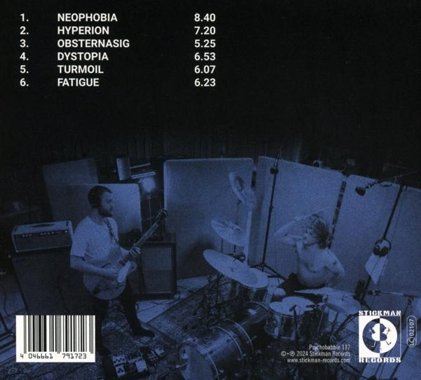 Eine CD-Rückseite mit einer Band, die im Studio aufnimmt. Titelliste, Songzeiten und ein Plattenlabel-Logo.