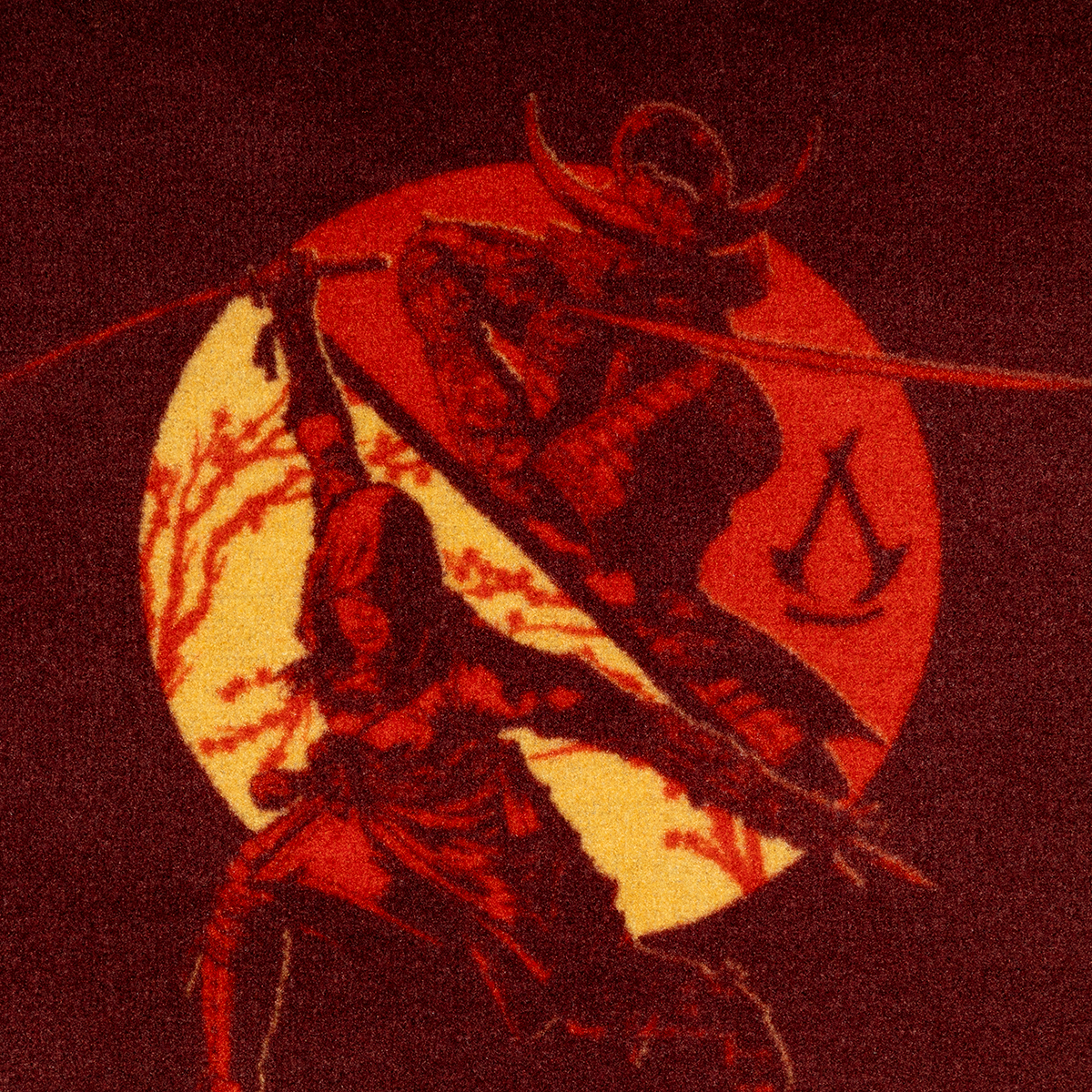 Rot getönte Illustration von zwei Figuren, die vor einer roten Sonne mit Schwertern kämpfen.