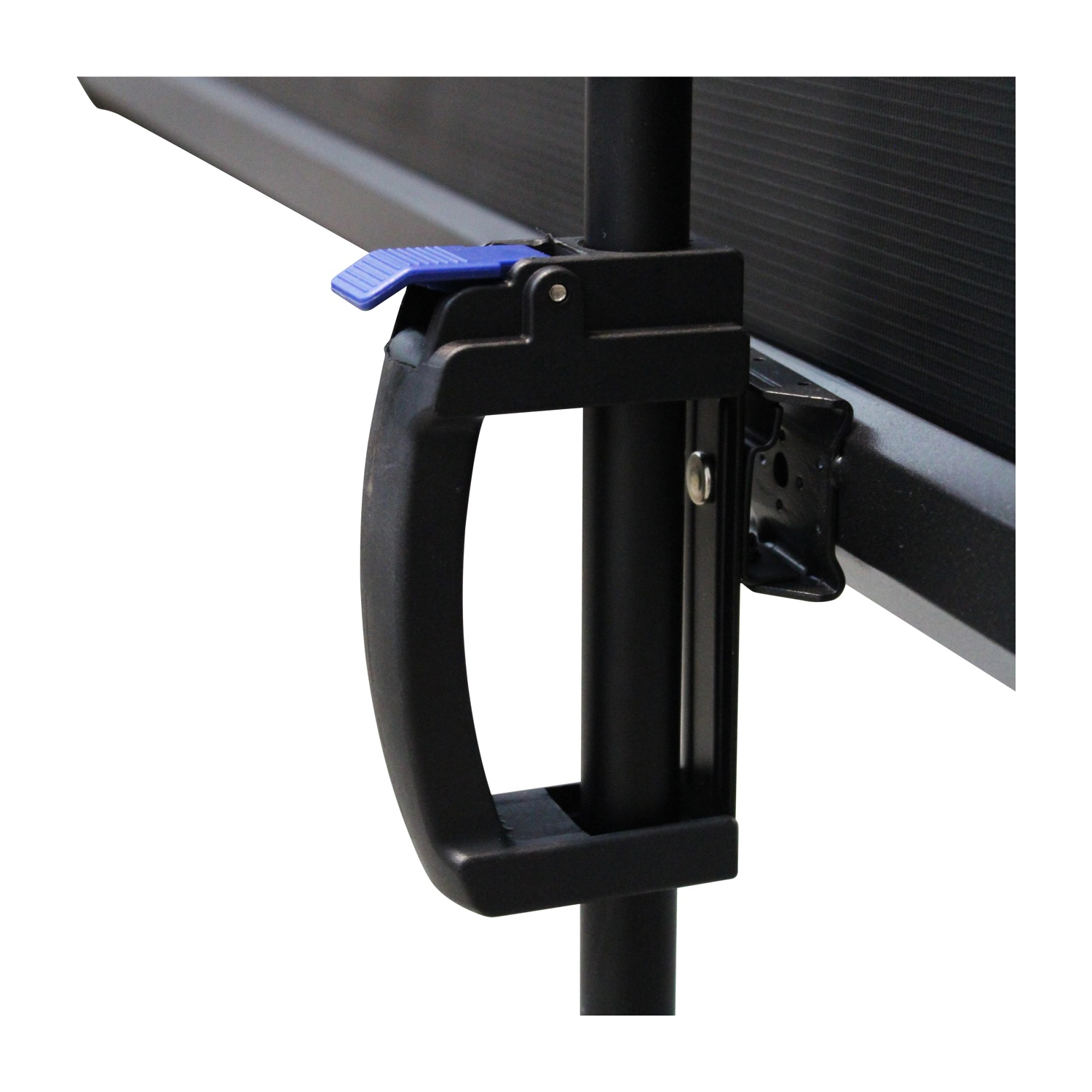 Primo piano di una maniglia nera e di un blocco blu su un palo di supporto nero.