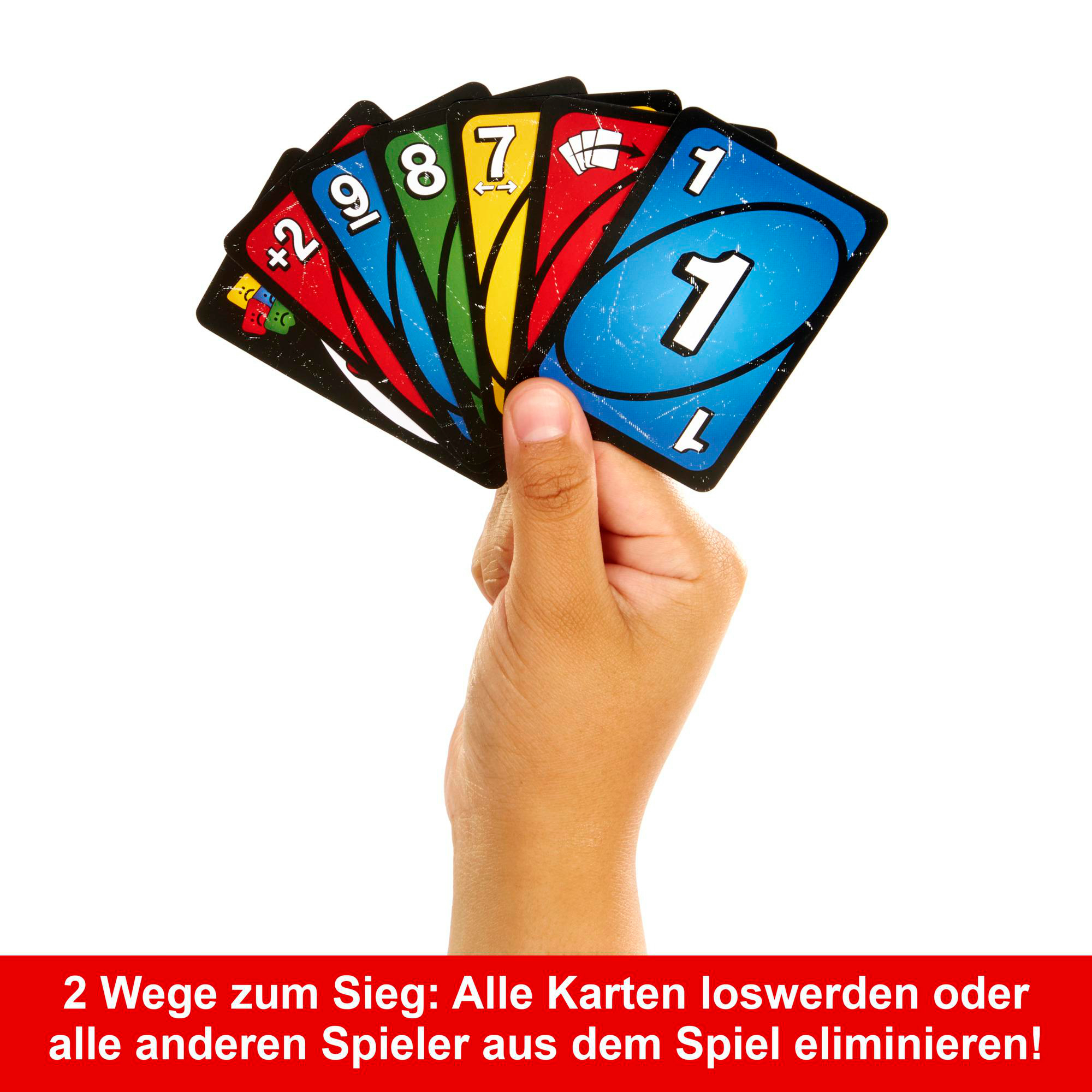 Hand hält einen Fächer von Uno-Karten. Karten zeigen Zahlen und Farben.