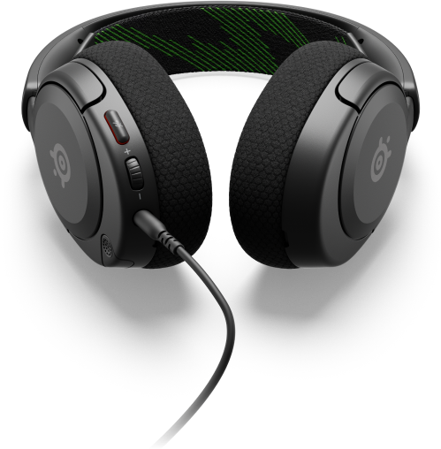 Cuffie SteelSeries nere con microfono e controlli del volume.