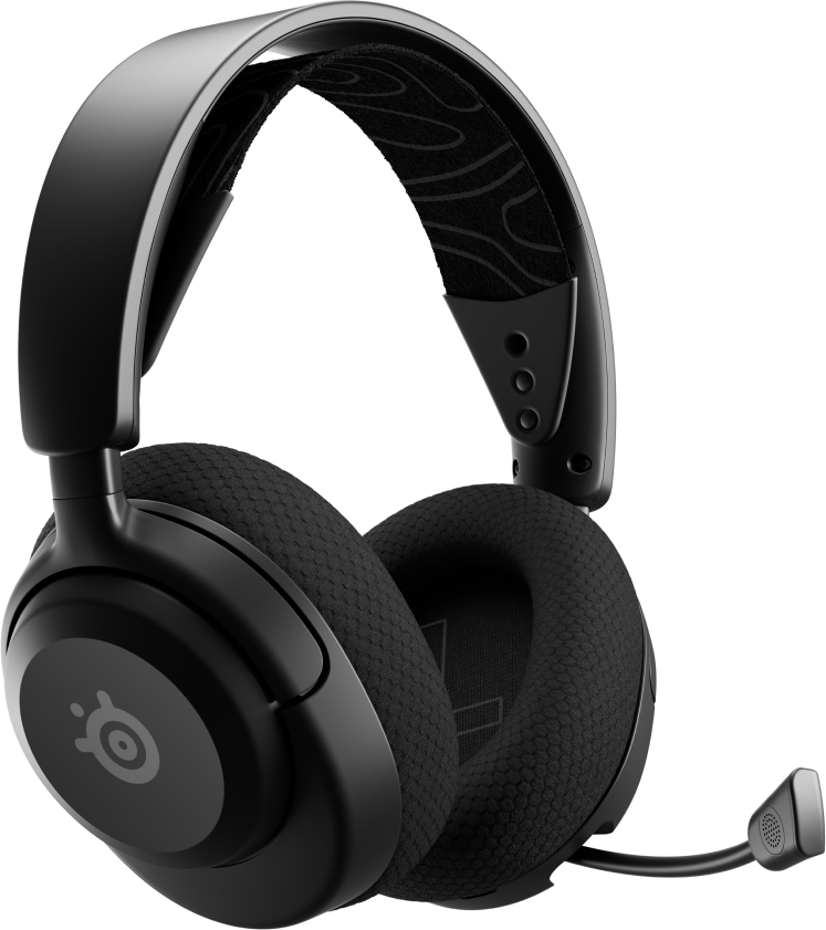 Casque de jeu noir avec microphone, vue en angle, isolé sur fond noir.
