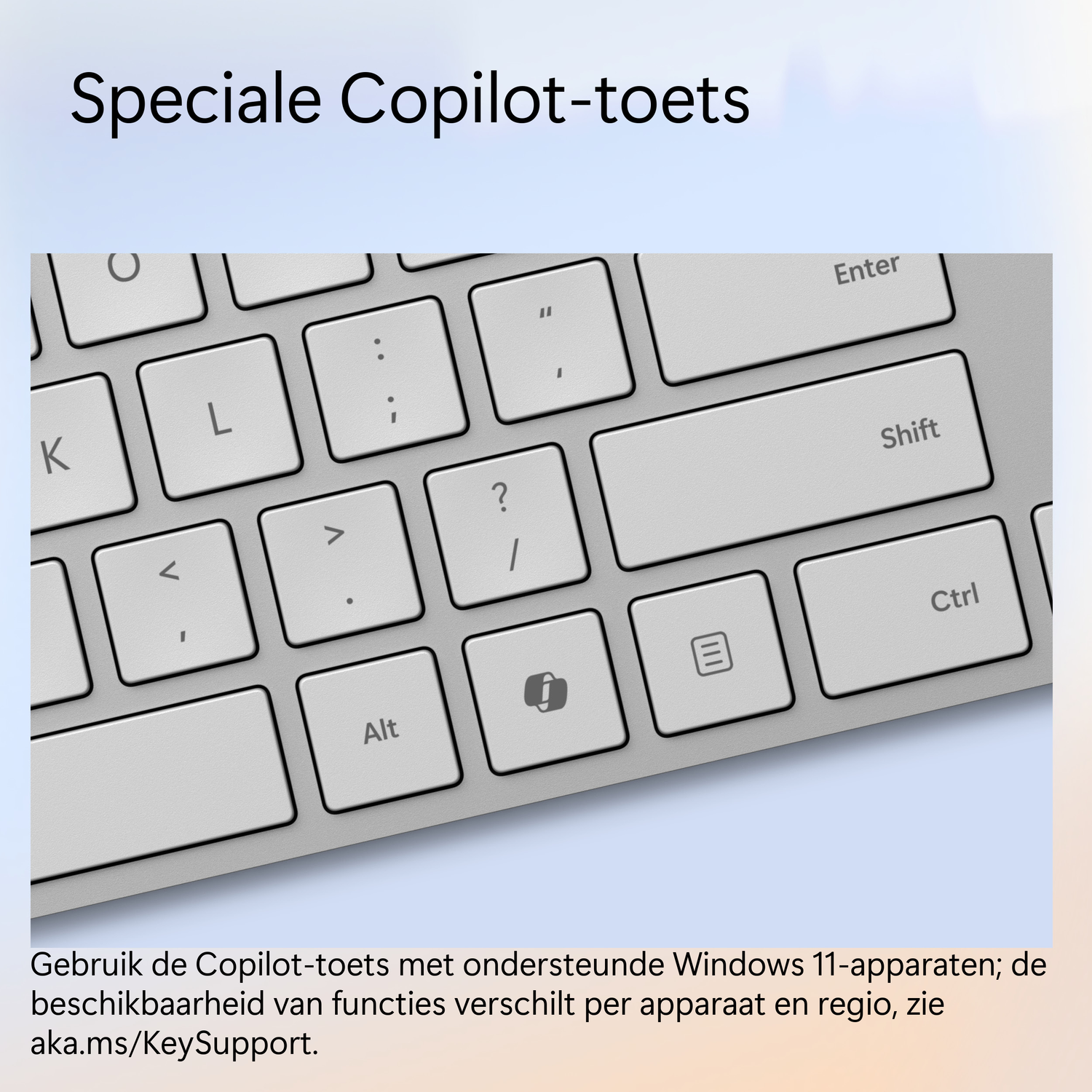 Een close-up van een toetsenbord met een gemarkeerde Copilot-toets.