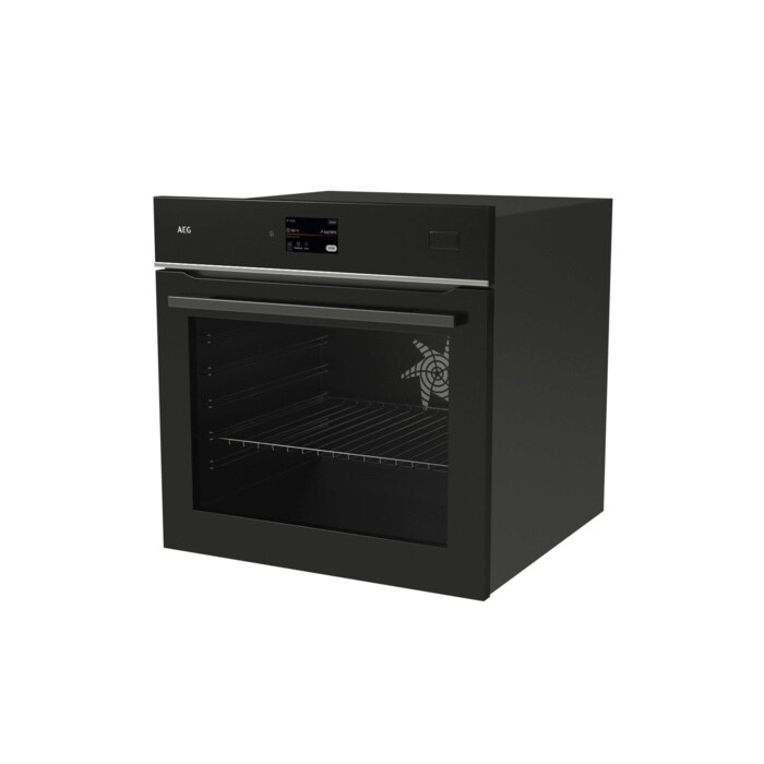 Schwarzer Backofen mit Glastür und silbernem Griff. Der Ofen ist an, mit Licht im Inneren.