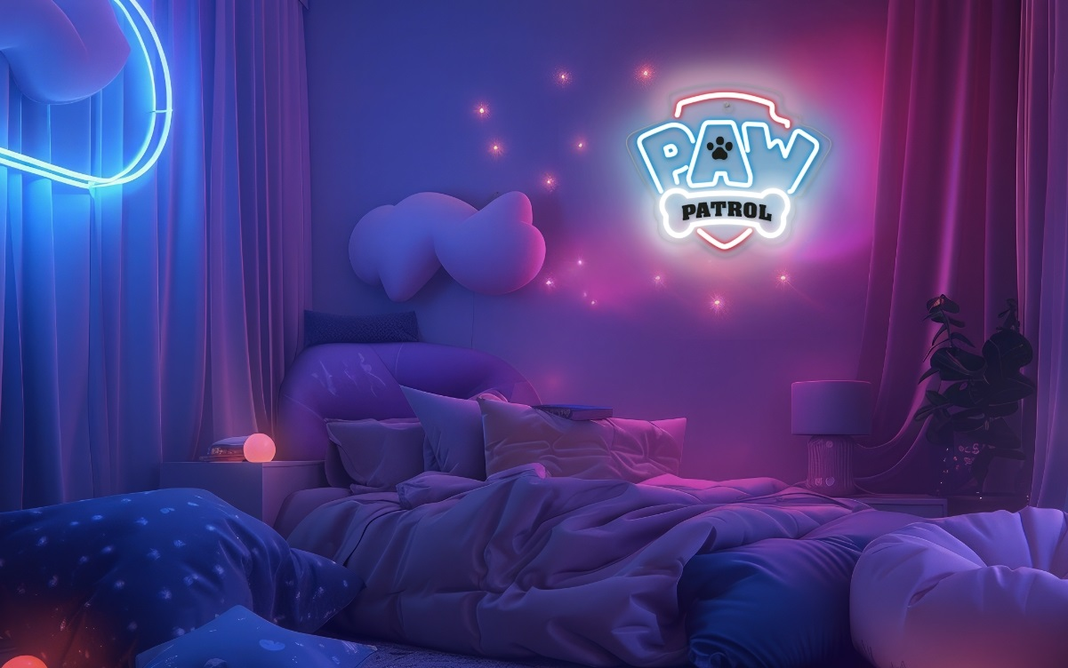 Widok z przodu czerwonego smartfona w czerwonym etui.