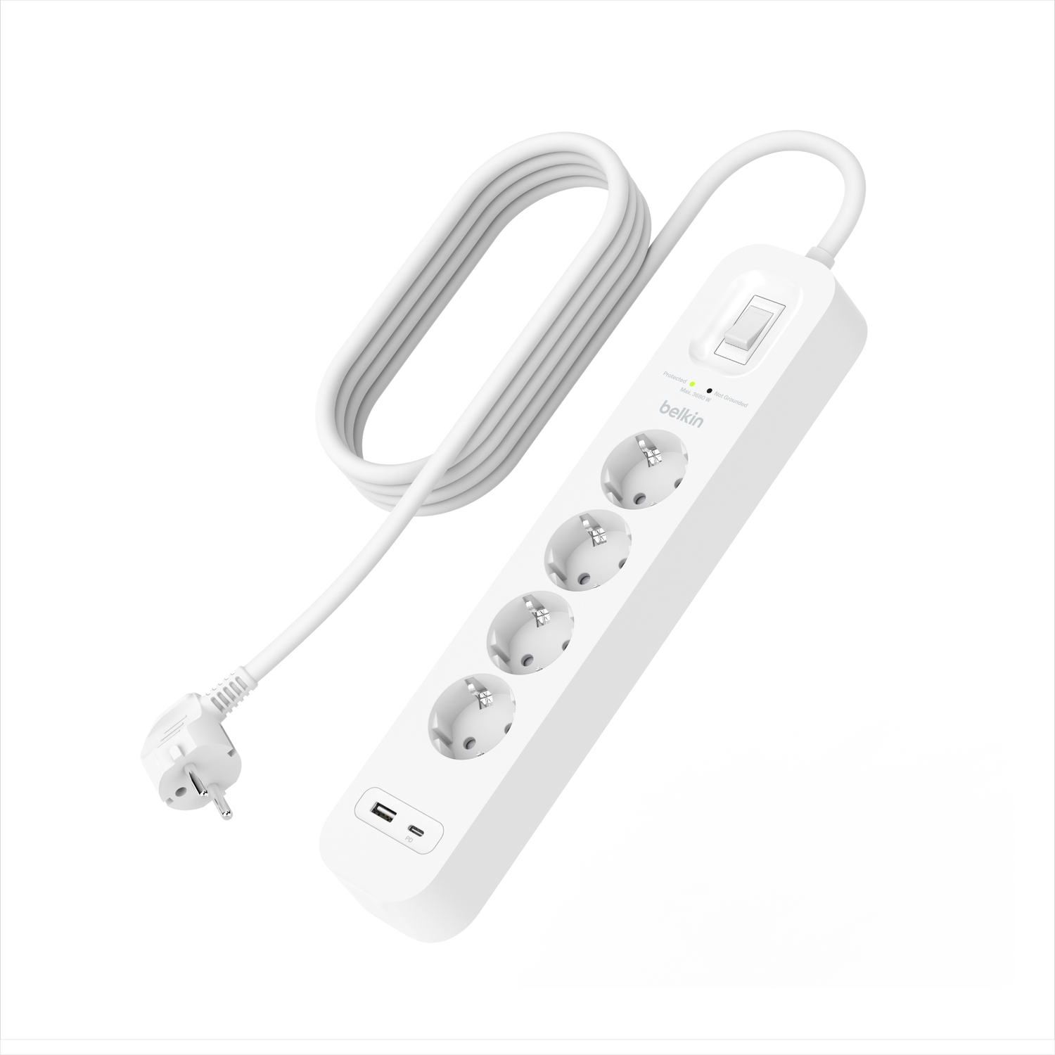 Een witte Belkin stekkerdoos met 4 stopcontacten, een schakelaar en een witte kabel.