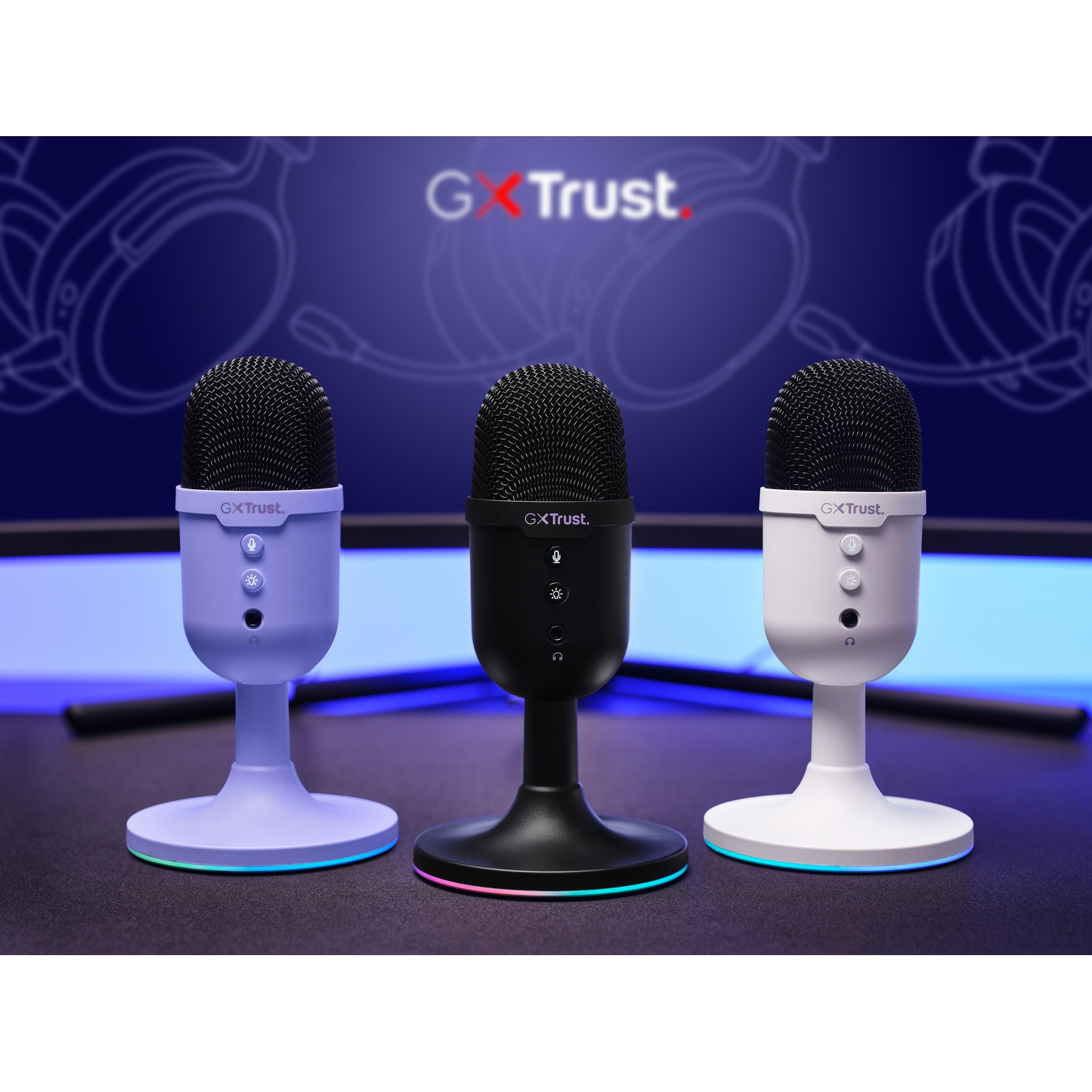 Tre microfoni: viola, nero e bianco, con il marchio "GXTtrust" su uno sfondo blu e viola.